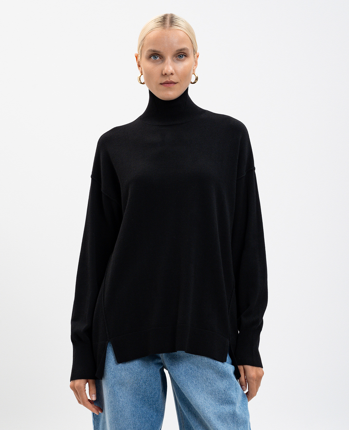 Black sweater with slits Twinset
Black sweater with slits Twinset