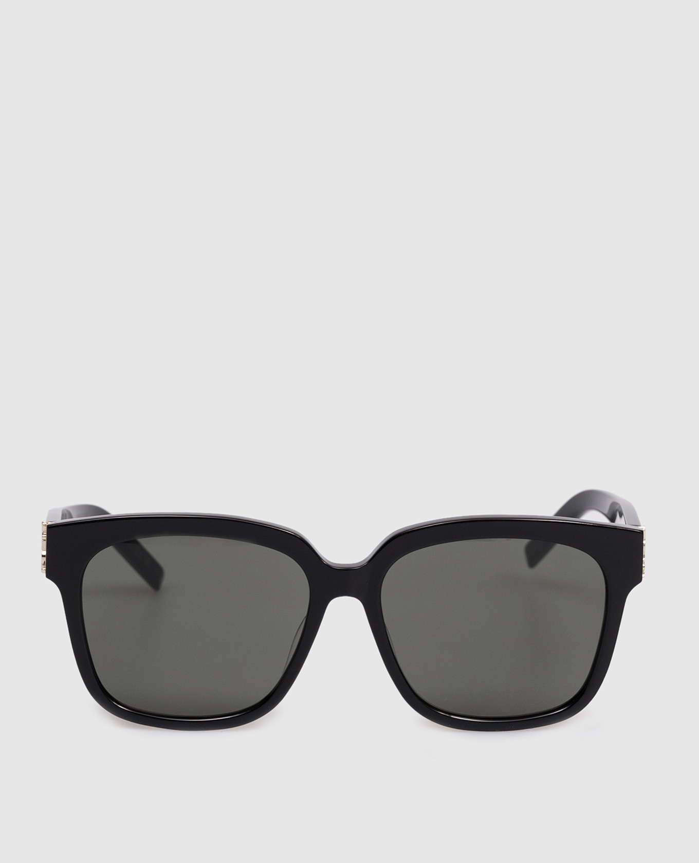 Black sunglasses with monogram Saint Laurent
Black sunglasses with monogram Saint Laurent