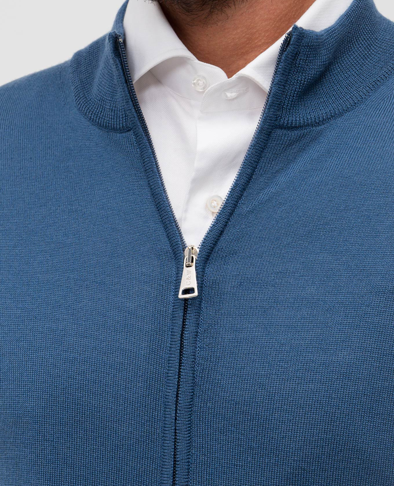 Blue merino wool cardigan Cashmere&Whiskey
Blue merino wool cardigan Cashmere&Whiskey