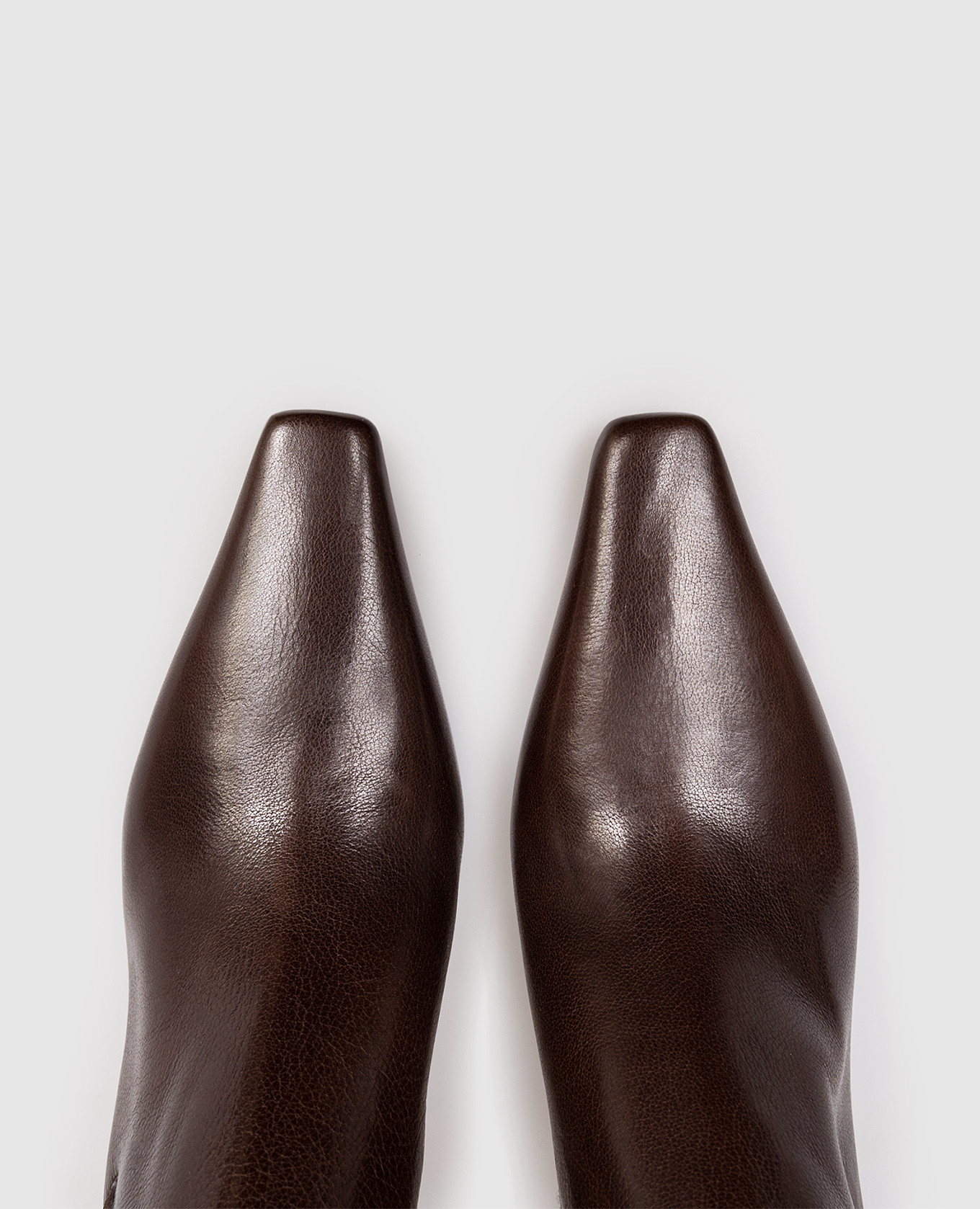 Brown leather ankle boots with monil chain Brunello Cucinelli
Brown leather ankle boots with monil chain Brunello Cucinelli