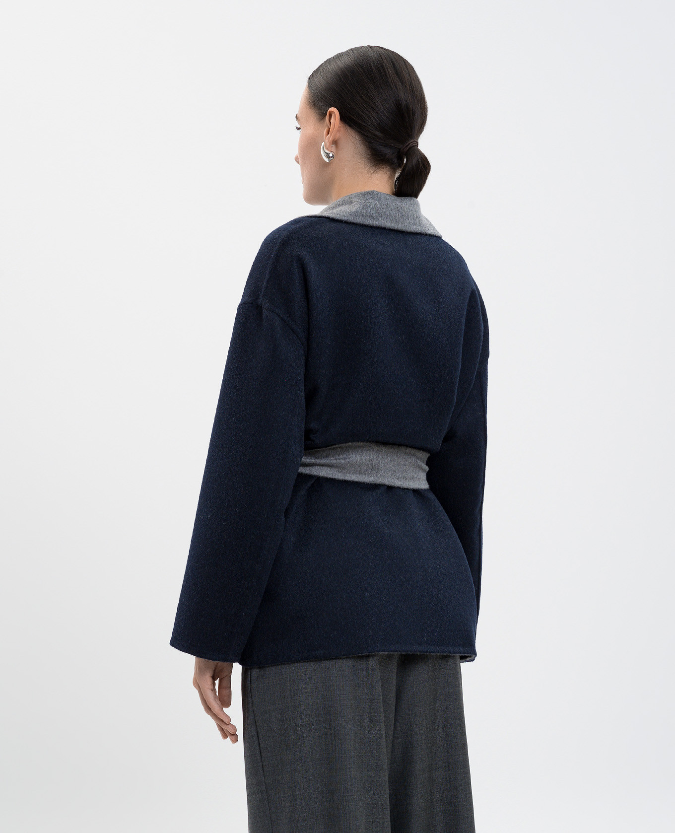 Blue cropped wool coat Heresis
Blue cropped wool coat Heresis