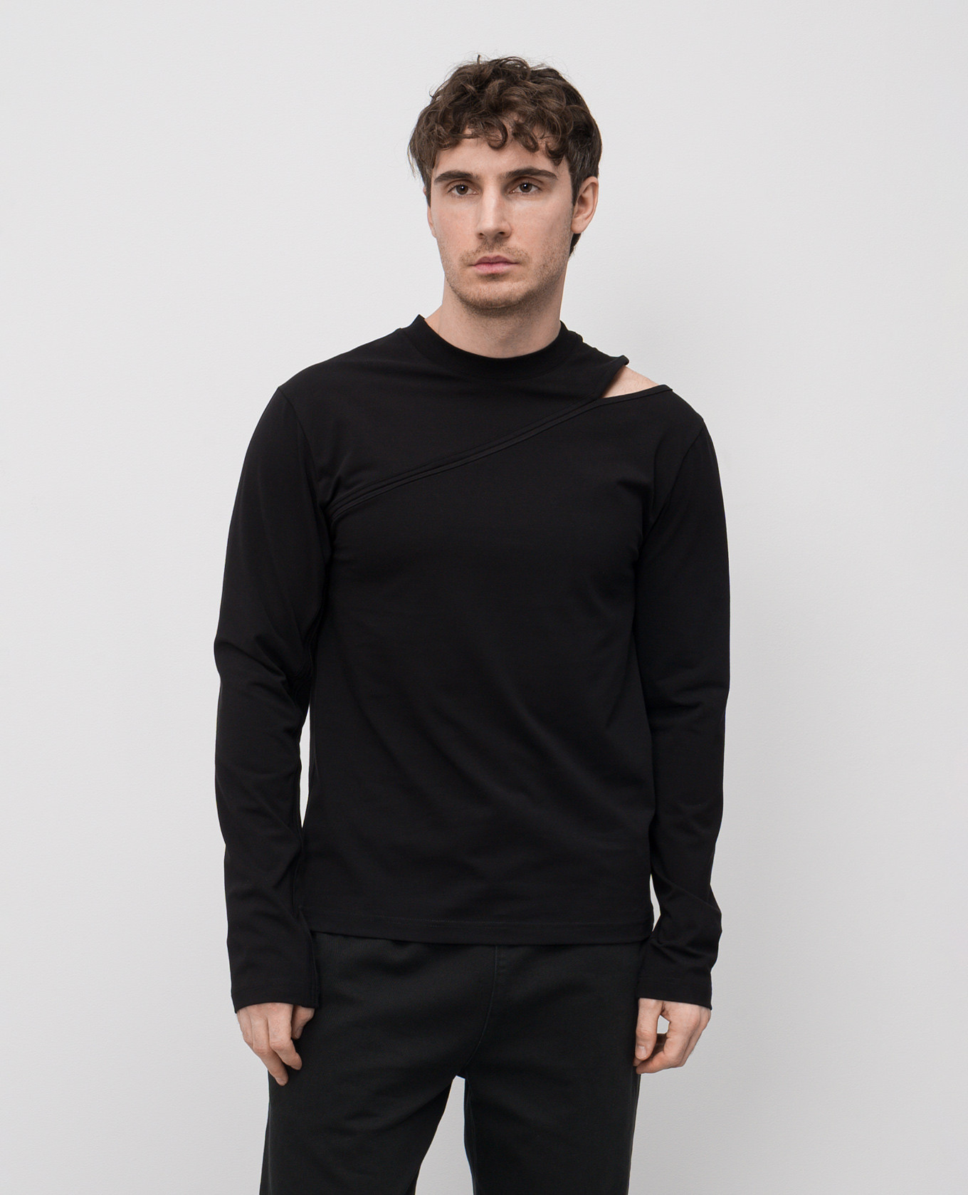 Pleistos black long sleeve shirt with a figure-hugging neckline Heliot Emil
Pleistos black long sleeve shirt with a figure-hugging neckline Heliot Emil