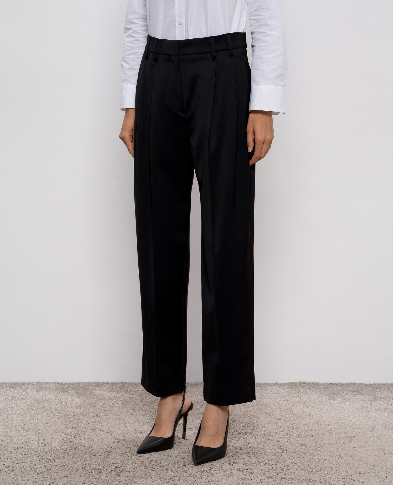 Black wool pants with monil chain Brunello Cucinelli
Black wool pants with monil chain Brunello Cucinelli