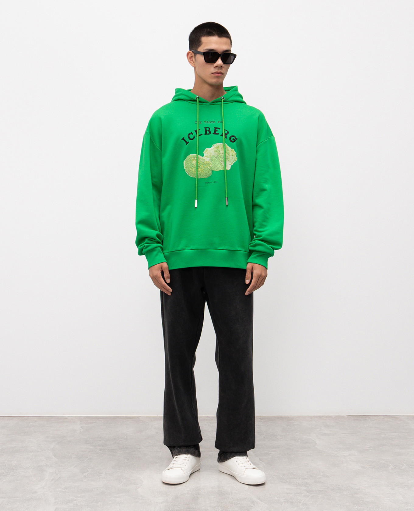 Green hoodie with logo embroidery Iceberg
Green hoodie with logo embroidery Iceberg