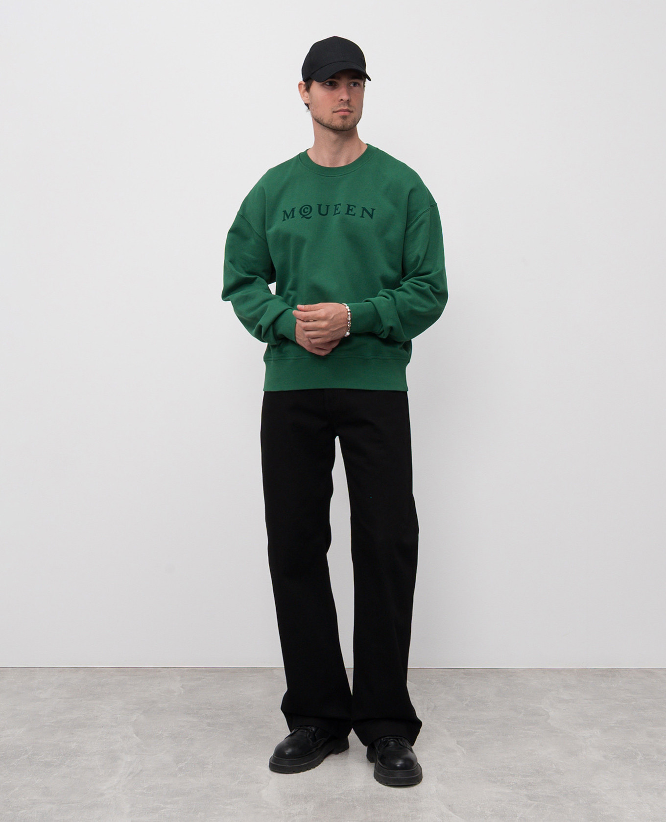 Black jeans with logo patch Alexander McQueen
Black jeans with logo patch Alexander McQueen
