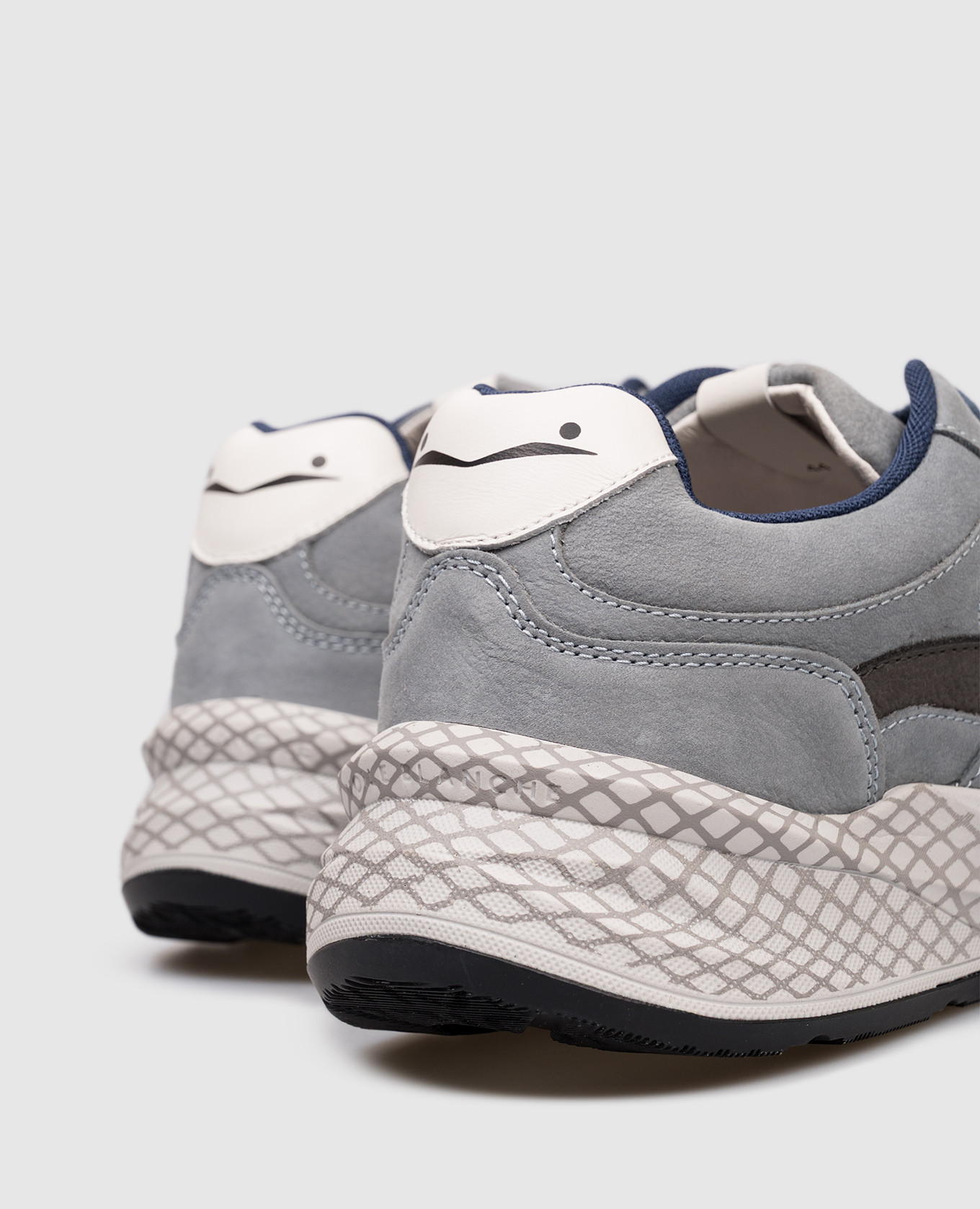 Club 22 grey nubuck sneakers Voile Blanche
Club 22 grey nubuck sneakers Voile Blanche