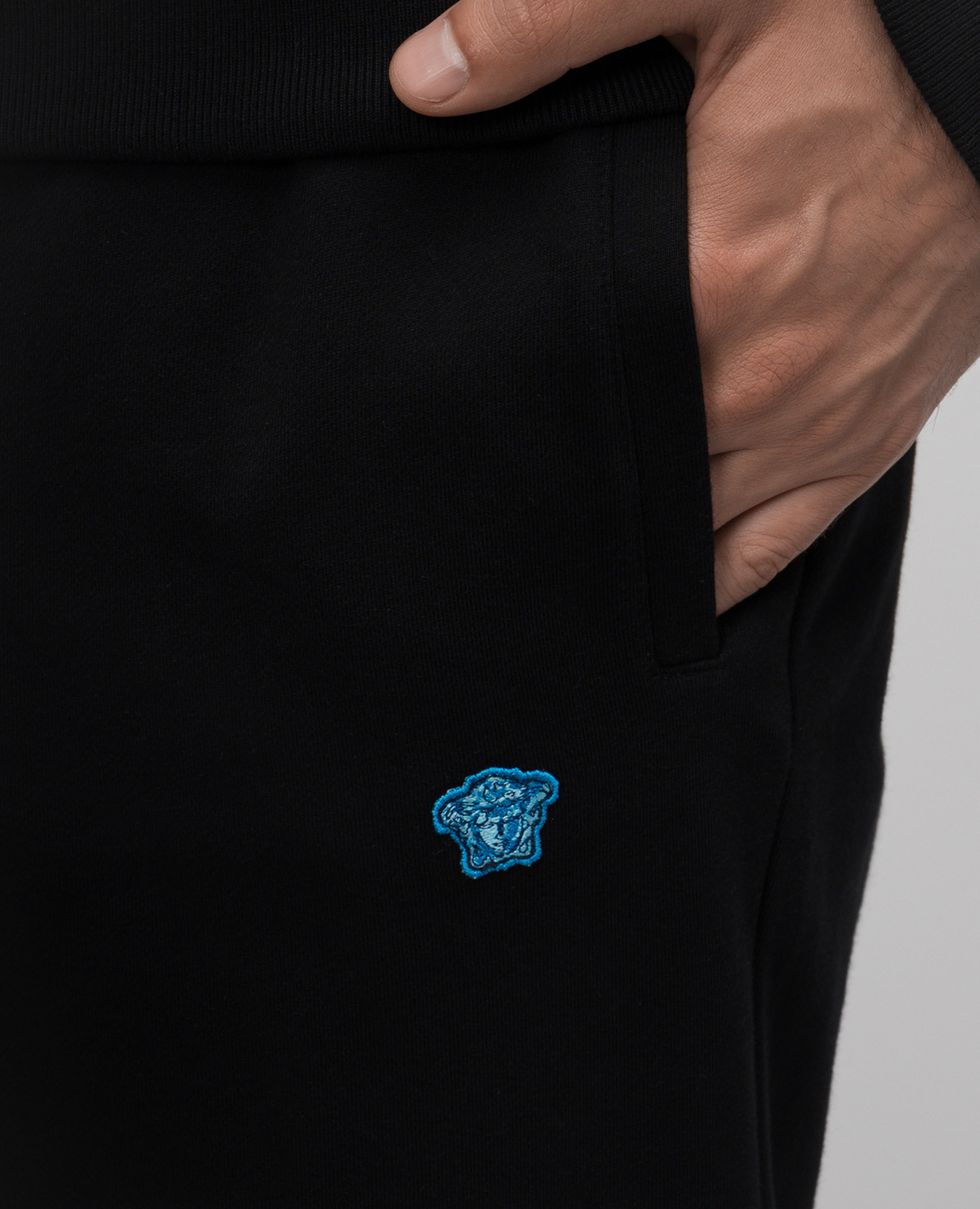 Black joggers with logo patch Versace
Black joggers with logo patch Versace