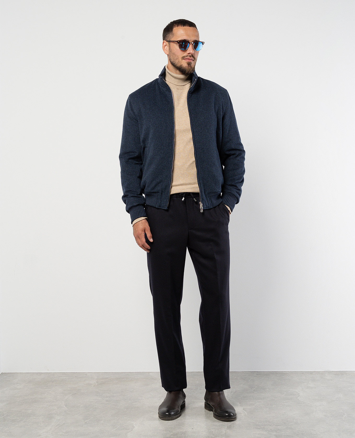 Blue pants made of wool Enrico Mandelli
Blue pants made of wool Enrico Mandelli