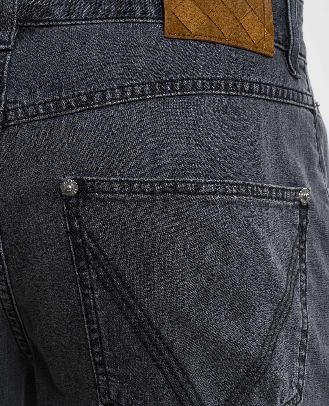 Grey jeans with logo patch Bottega Veneta
Grey jeans with logo patch Bottega Veneta