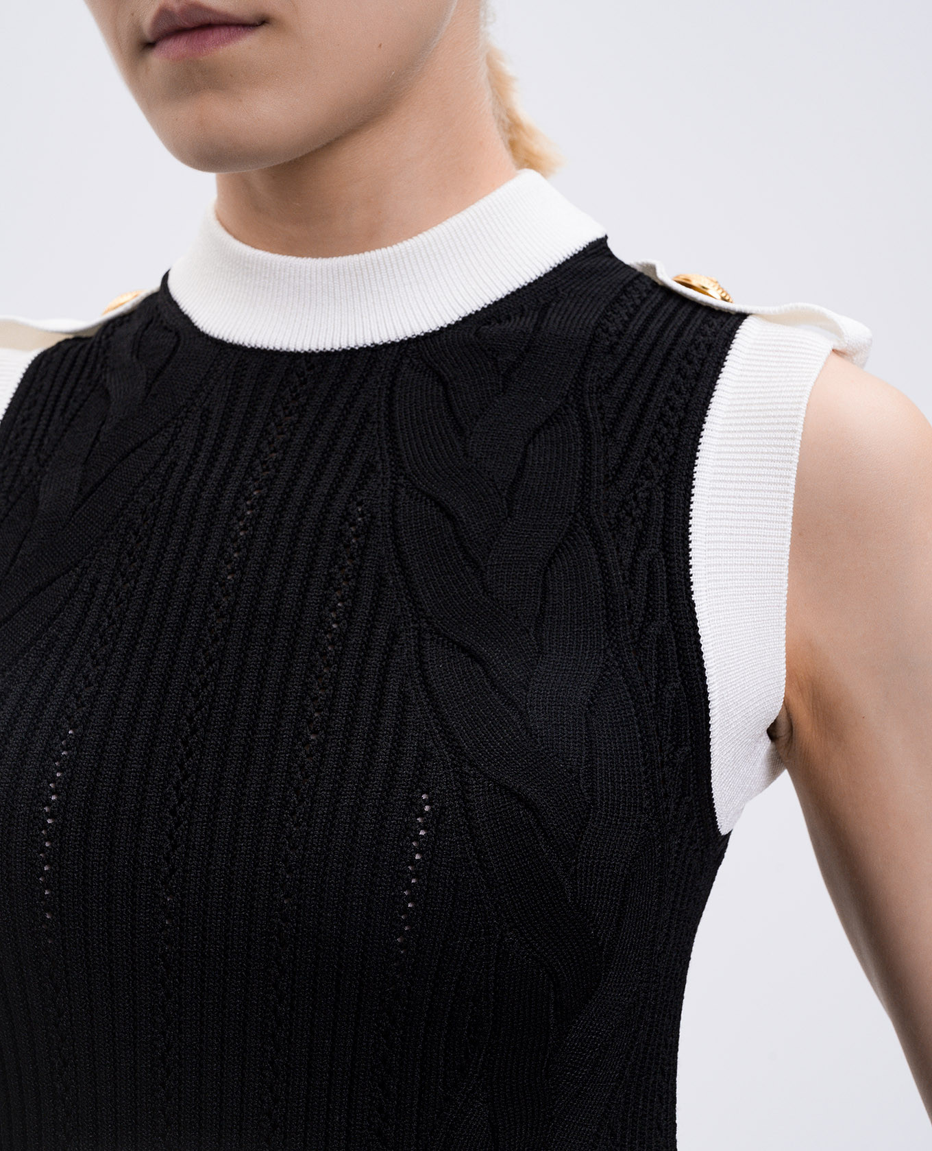Black midi dress with a pattern Balmain
Black midi dress with a pattern Balmain