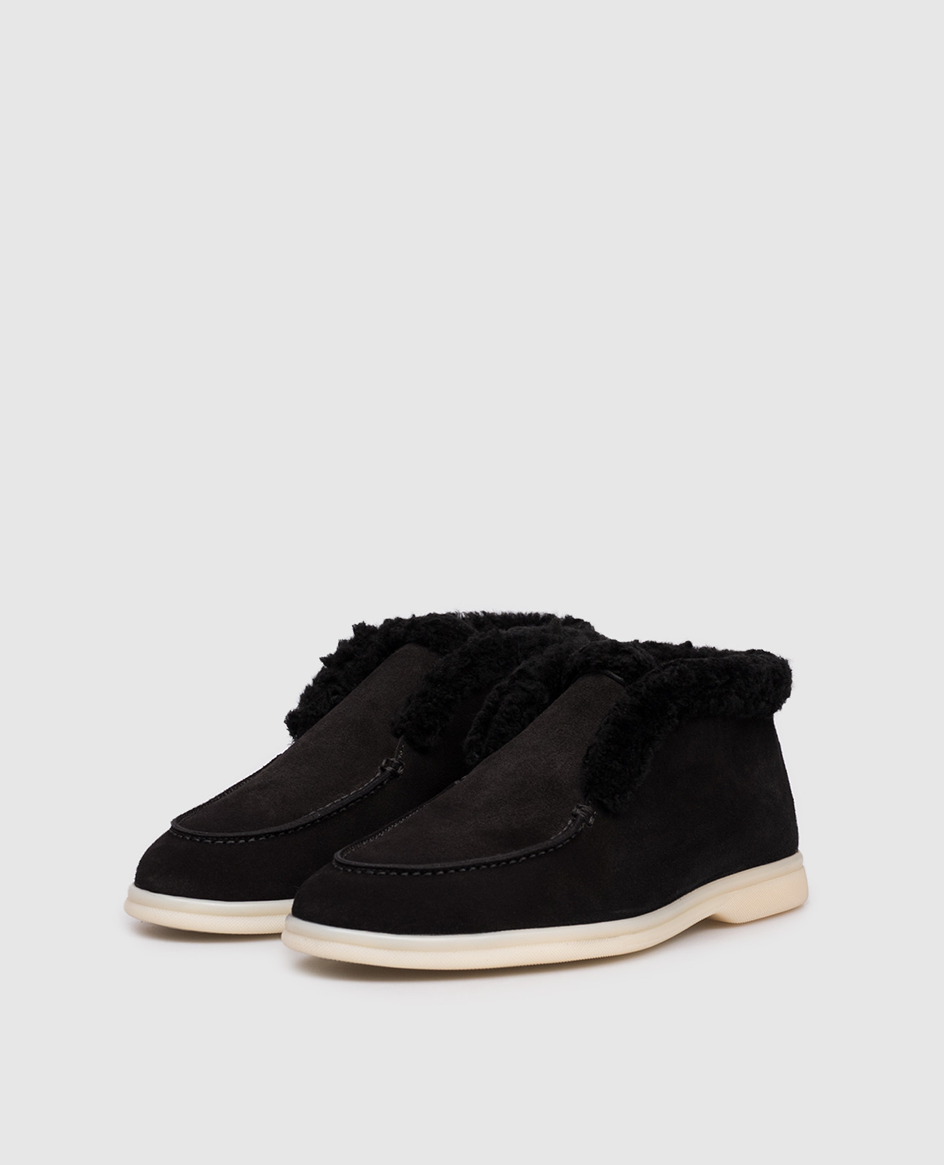 Suede black deserts with fur trim Babe Pay Pls
Suede black deserts with fur trim Babe Pay Pls