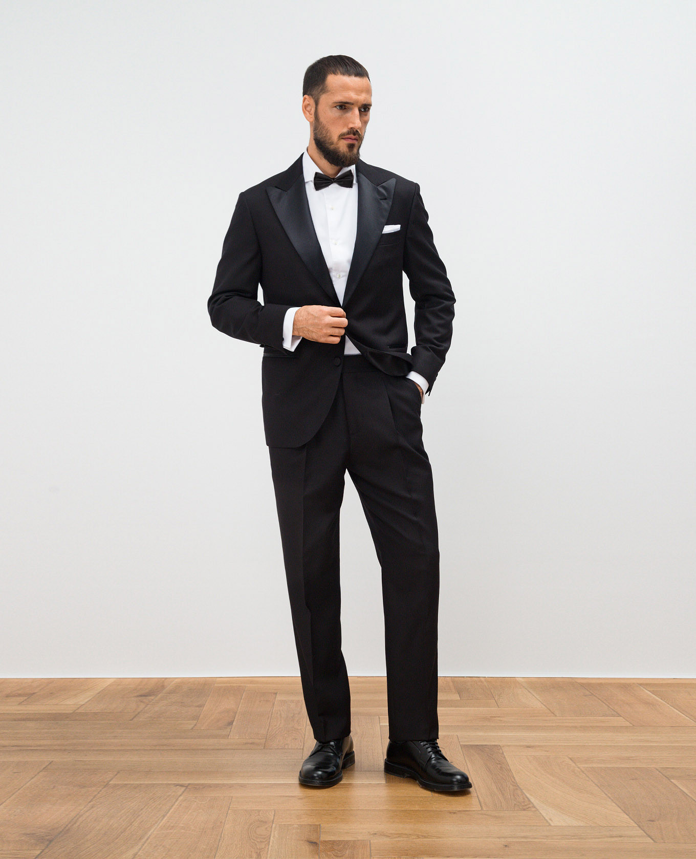Black silk and wool suit Brunello Cucinelli
Black silk and wool suit Brunello Cucinelli