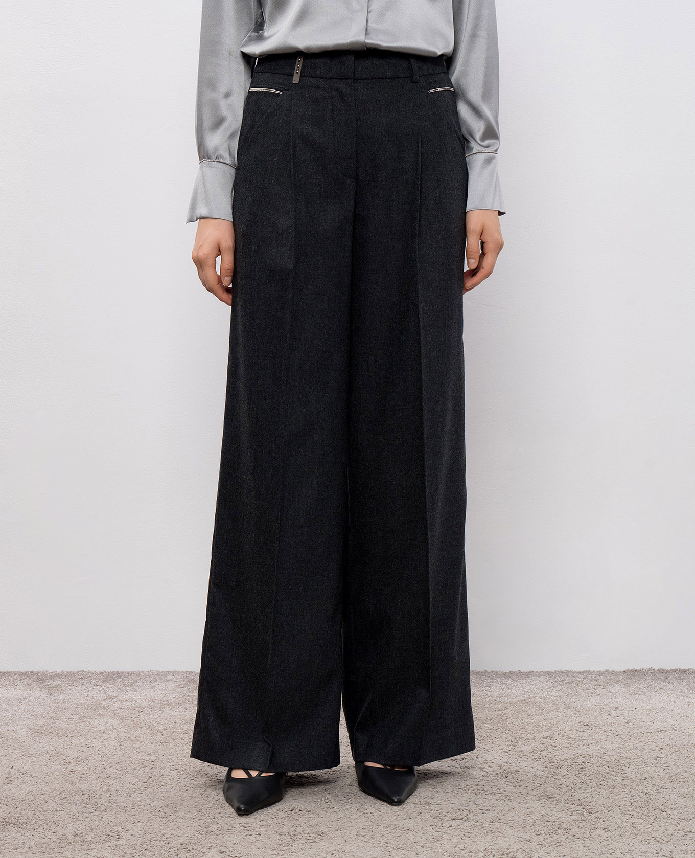 Gray wool and cashmere pants with monil chain Peserico, Grey
Gray wool and cashmere pants with monil chain Peserico, Grey