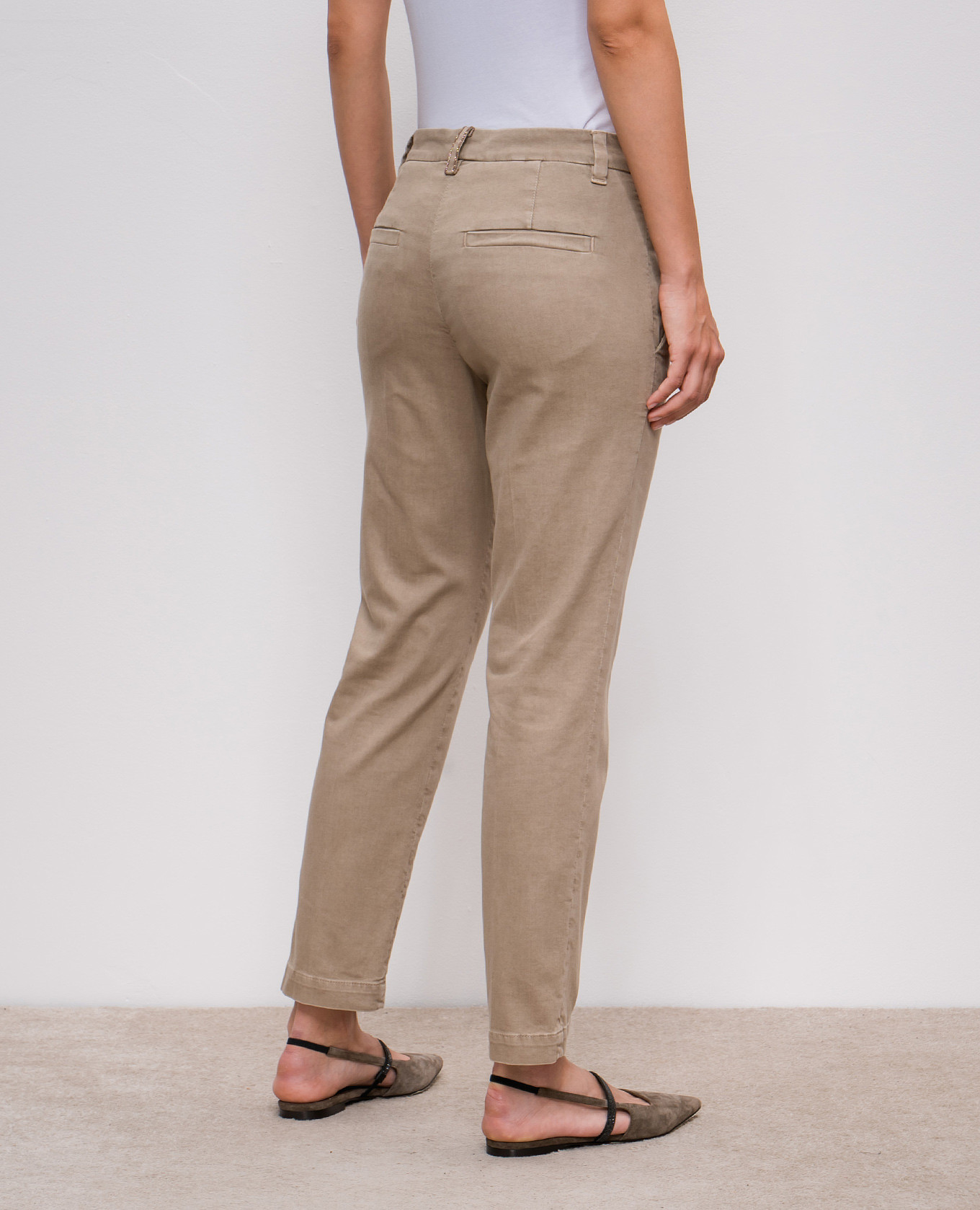 Beige pants with monil chain Brunello Cucinelli
Beige pants with monil chain Brunello Cucinelli