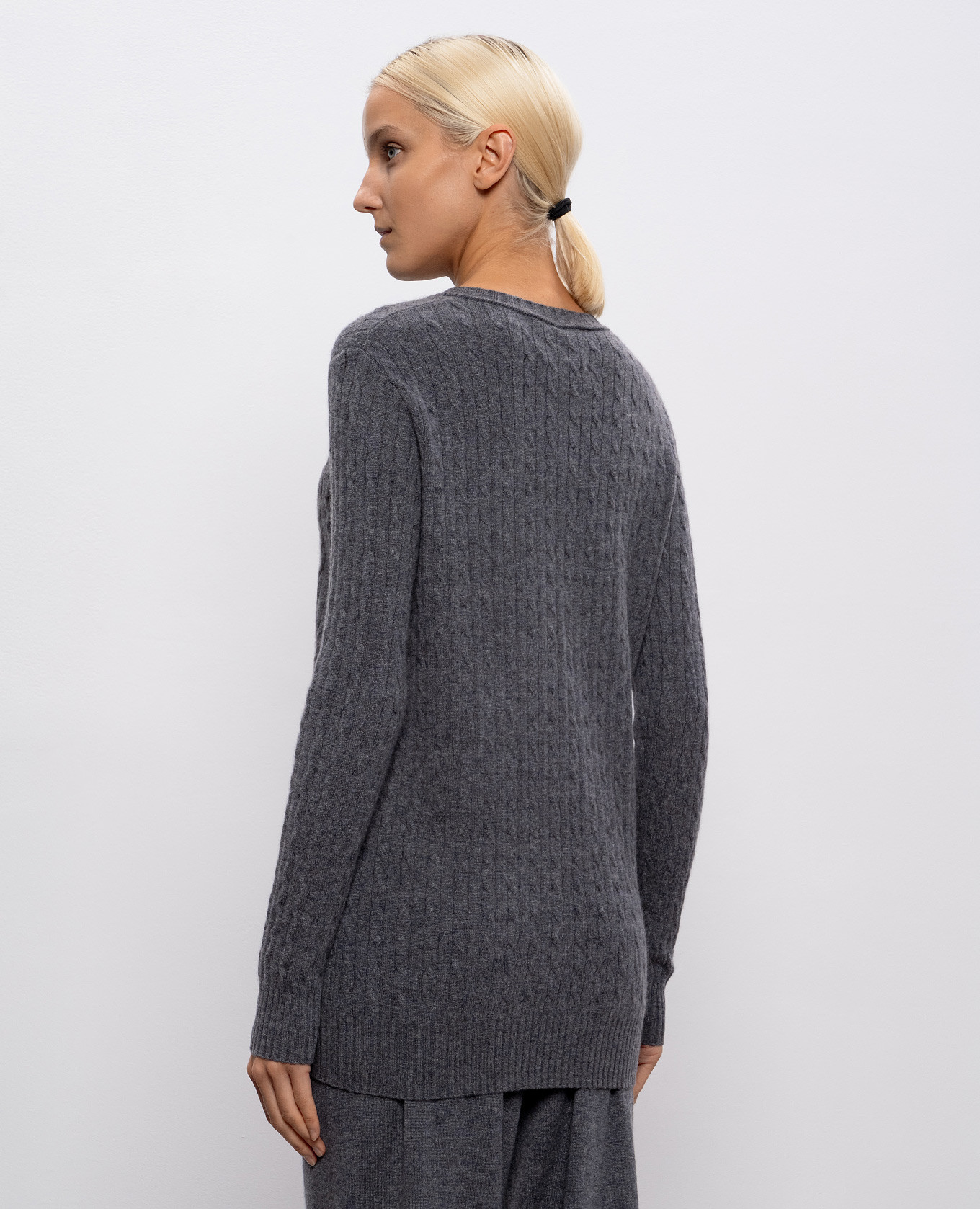 Inda gray cardigan with textured pattern LISA YANG, Grey
Inda gray cardigan with textured pattern LISA YANG, Grey