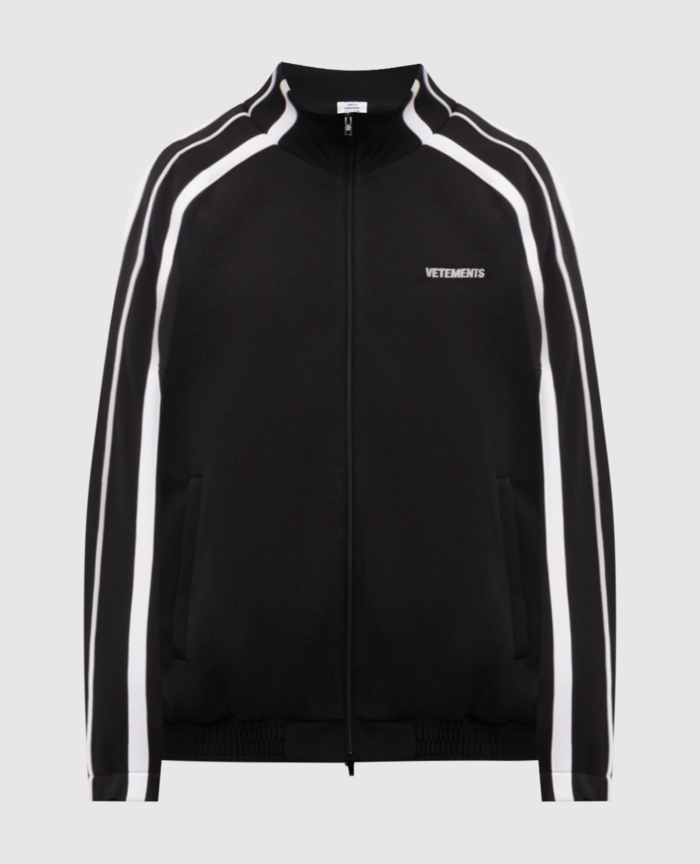 Black sports jacket with logo embroidery Vetements
Black sports jacket with logo embroidery Vetements