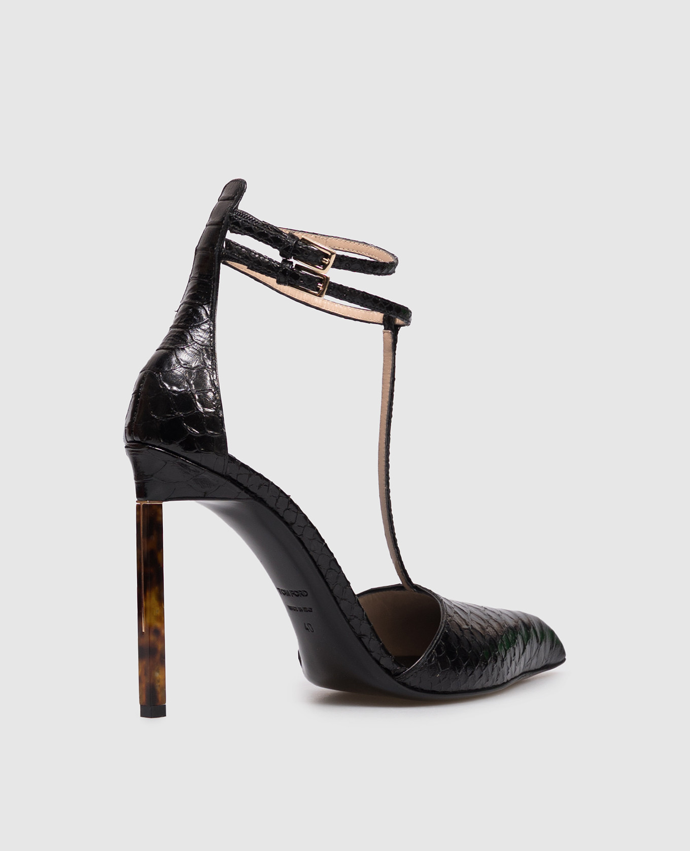 Black leather shoes with reptile leather embossing Tom Ford
Black leather shoes with reptile leather embossing Tom Ford