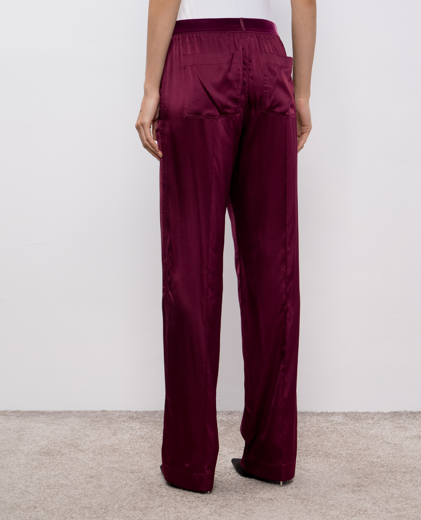 Burgundy silk pants with logo Tom Ford
Burgundy silk pants with logo Tom Ford