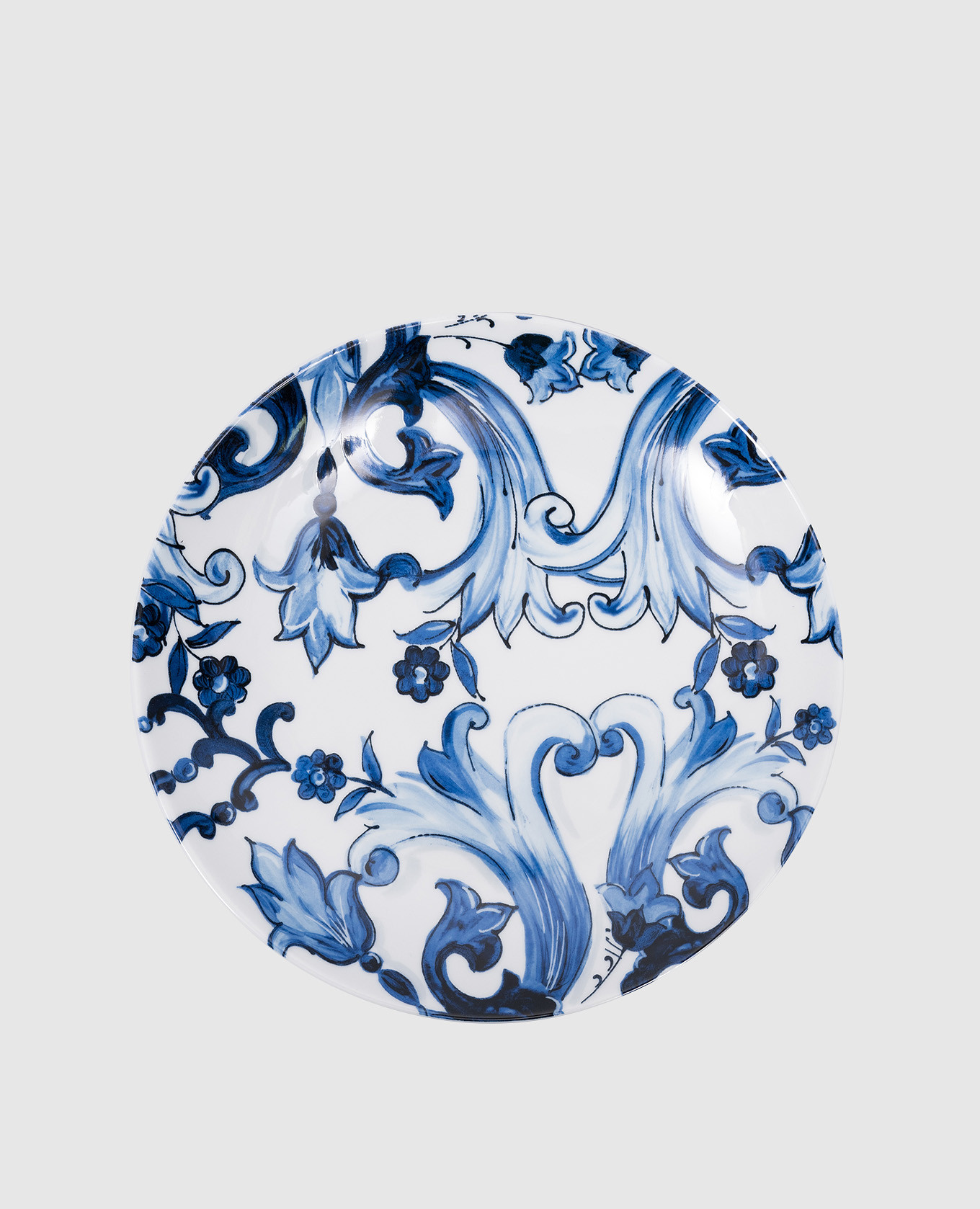 A set of white porcelain dinner plates in the Blu Mediterraneo print Dolce&Gabbana
A set of white porcelain dinner plates in the Blu Mediterraneo print Dolce&Gabbana