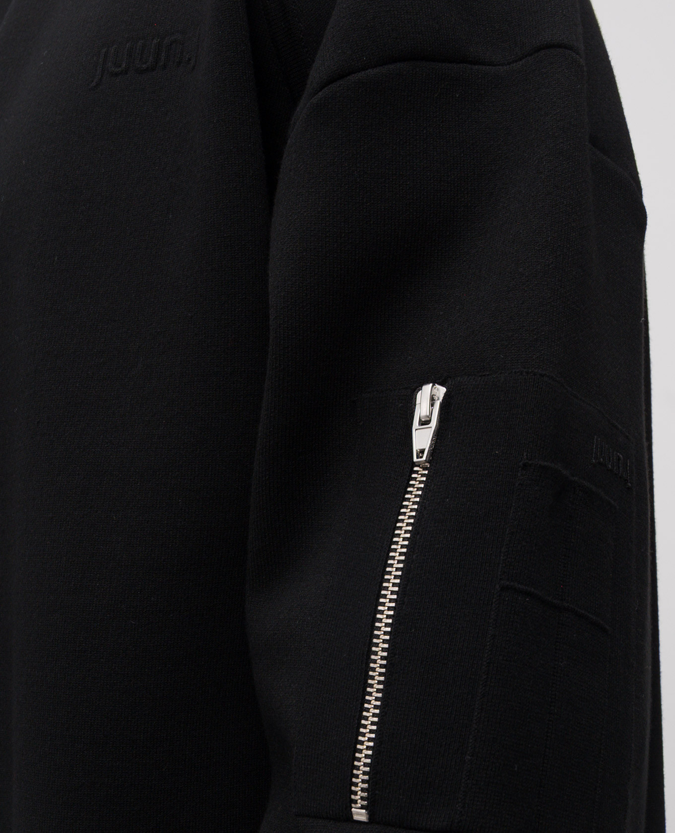 Black sweatshirt with logo Juun.j
Black sweatshirt with logo Juun.j