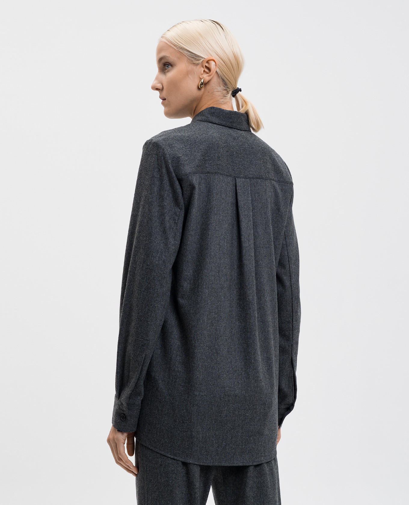 Auryn grey wool and cashmere shirt Khaite
Auryn grey wool and cashmere shirt Khaite