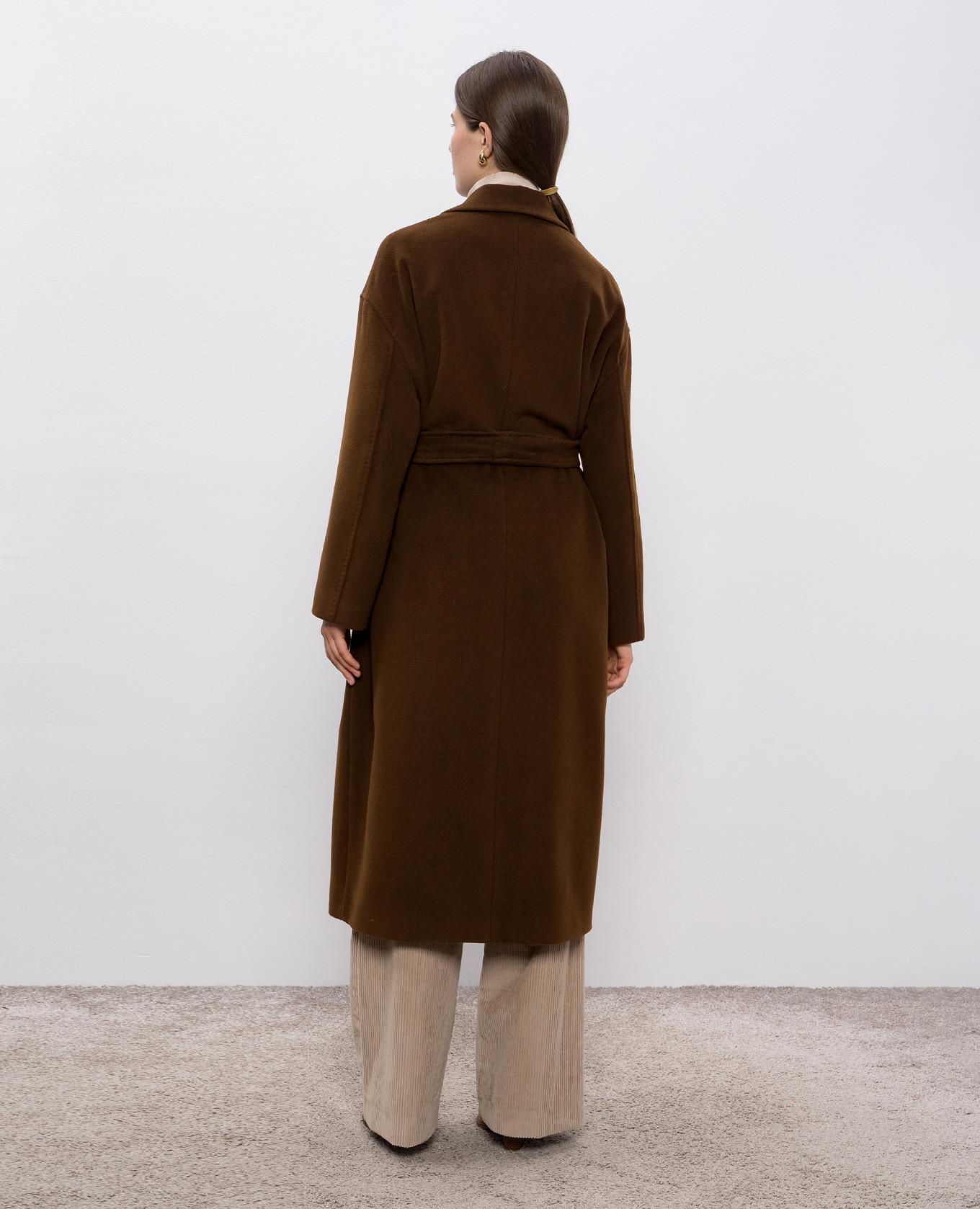 Brown wool coat with a smell Heresis
Brown wool coat with a smell Heresis