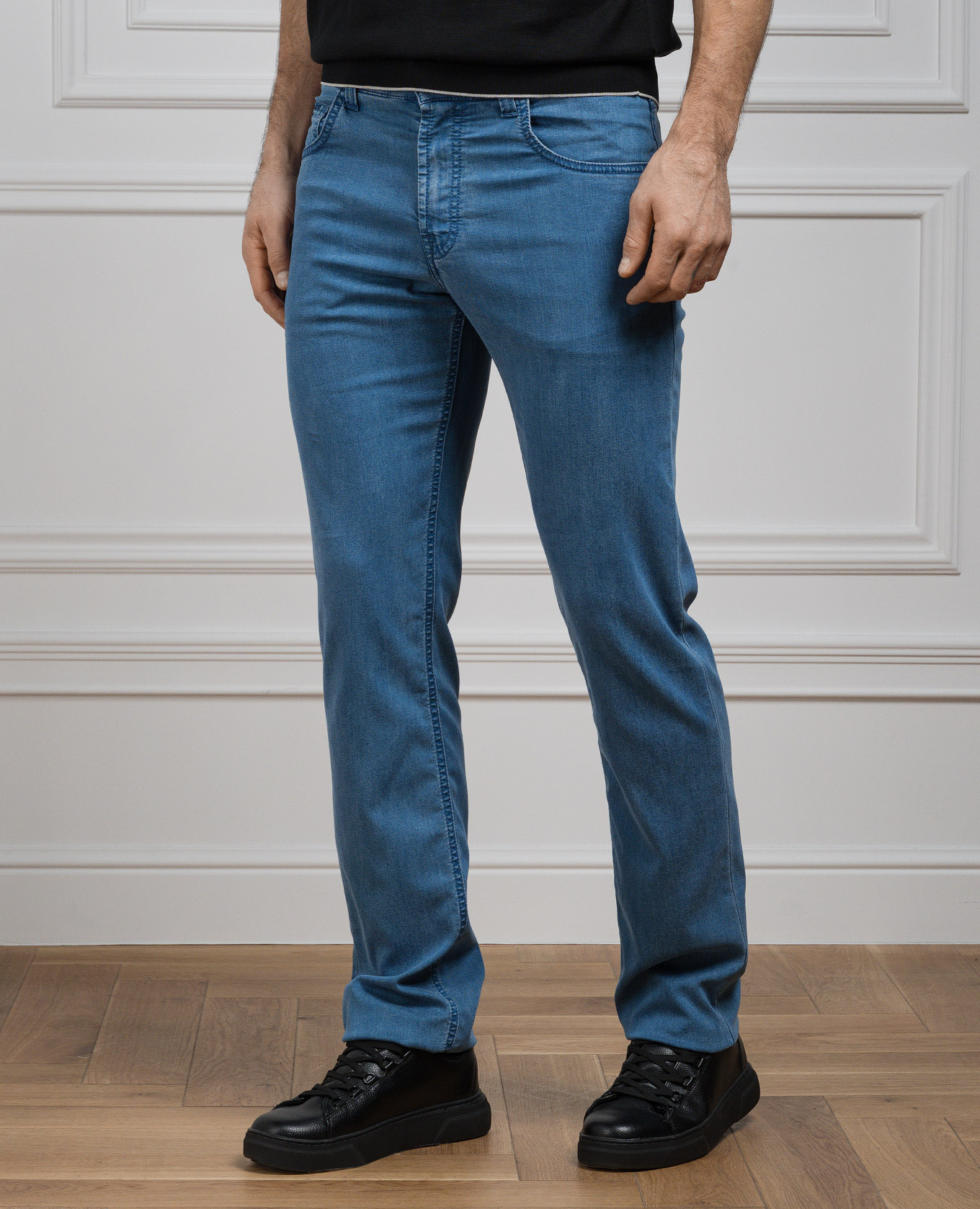Blue jeans with logo emblem Stefano Ricci, Light blue
Blue jeans with logo emblem Stefano Ricci, Light blue