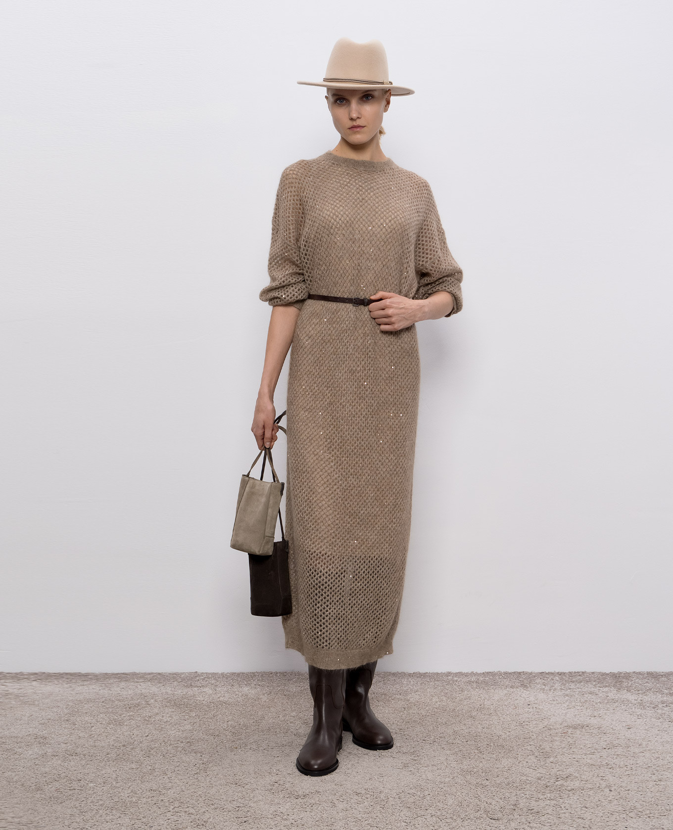 Beige midi dress with mohair and wool in an openwork pattern Brunello Cucinelli
Beige midi dress with mohair and wool in an openwork pattern Brunello Cucinelli
