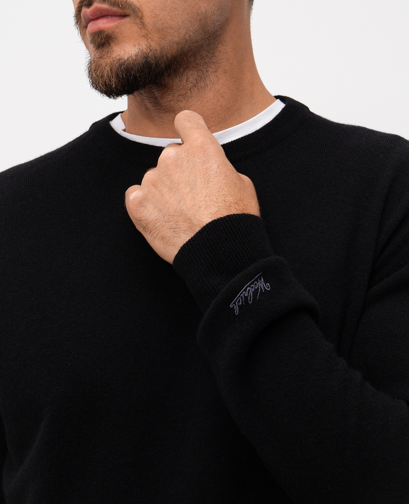 Black wool jumper with logo embroidery Woolrich
Black wool jumper with logo embroidery Woolrich