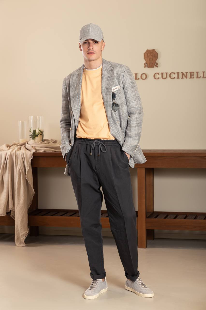Gray double-breasted checked linen, wool and silk jacket Brunello Cucinelli, Grey
Gray double-breasted checked linen, wool and silk jacket Brunello Cucinelli, Grey