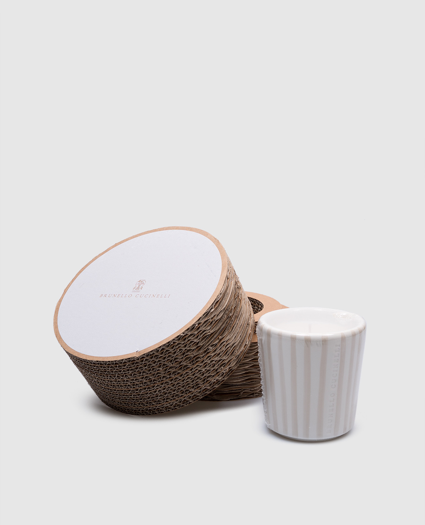 White scented candle in a striped ceramic candle holder with logo Brunello Cucinelli
White scented candle in a striped ceramic candle holder with logo Brunello Cucinelli