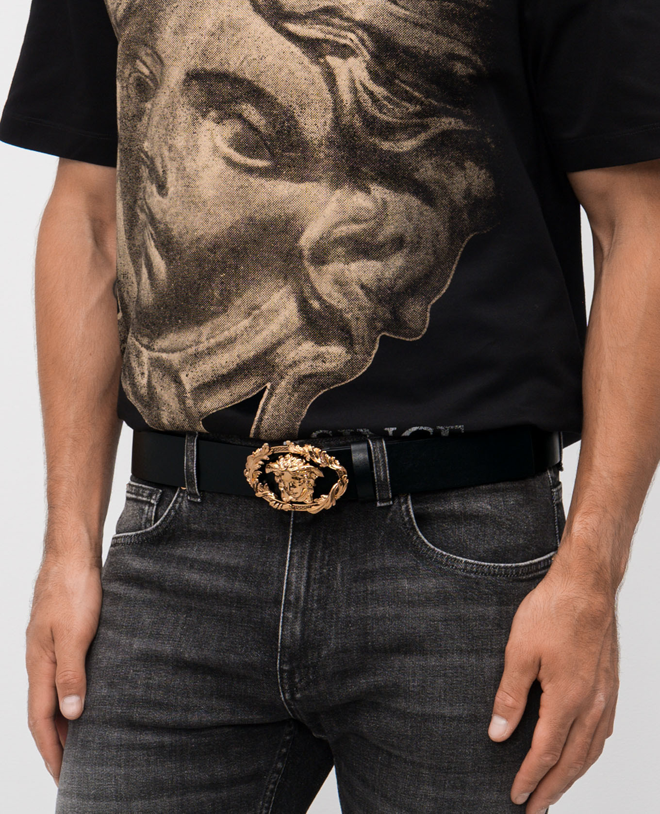 Black Medusa leather belt Versace
Black Medusa leather belt Versace