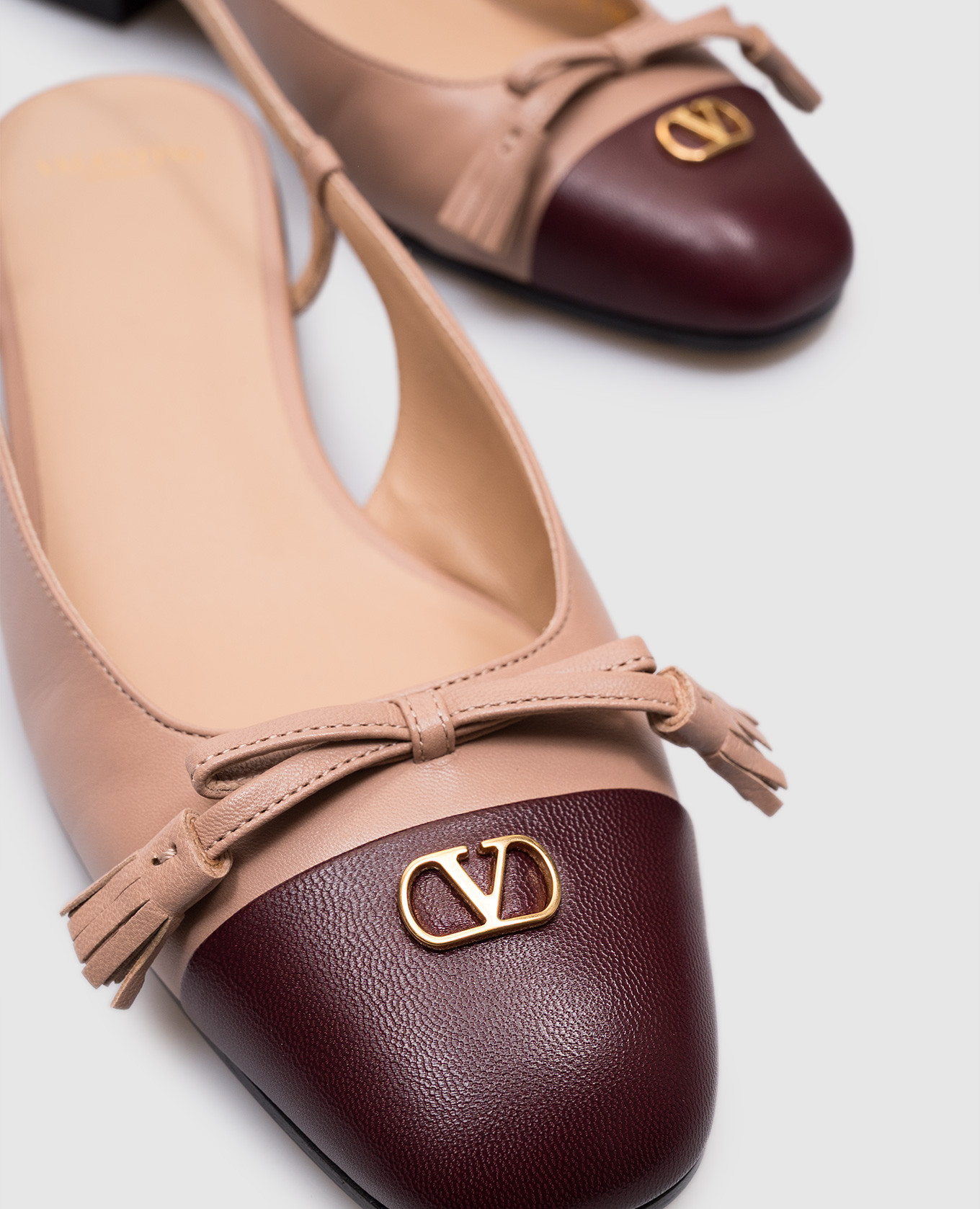 Beige leather slingbacks VALET DU ROI Valentino
Beige leather slingbacks VALET DU ROI Valentino