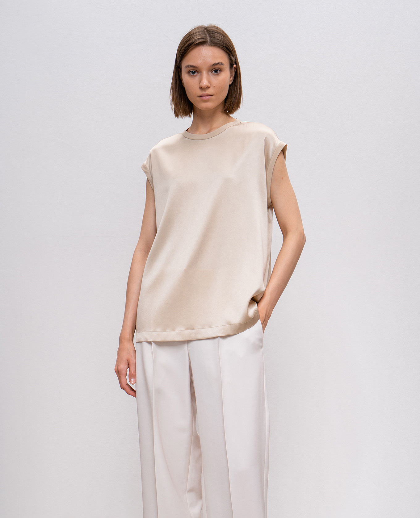 

Beige silk top with monil chain Brunello Cucinelli