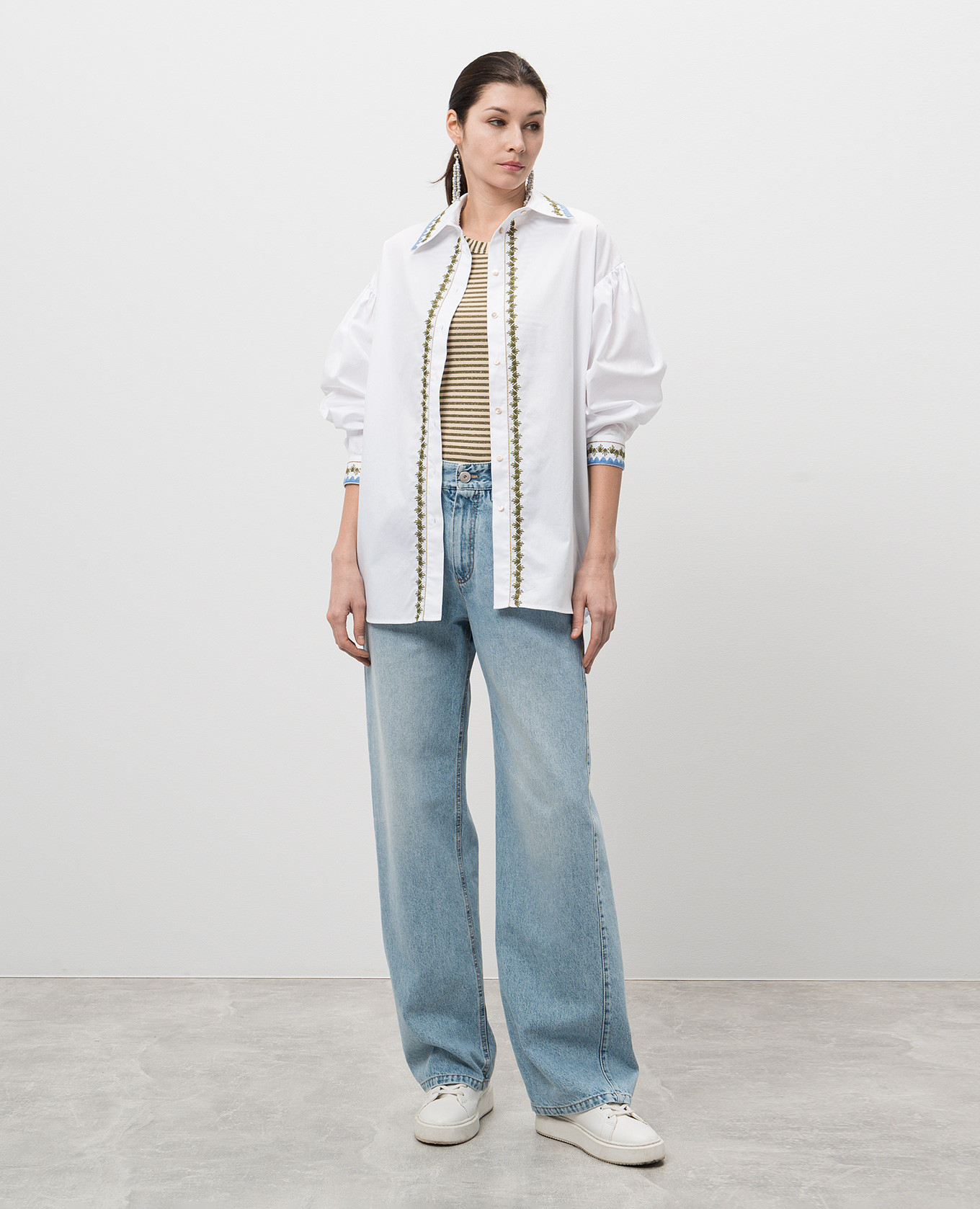

White PEDREIRA shirt with geometric embroidery Momoni