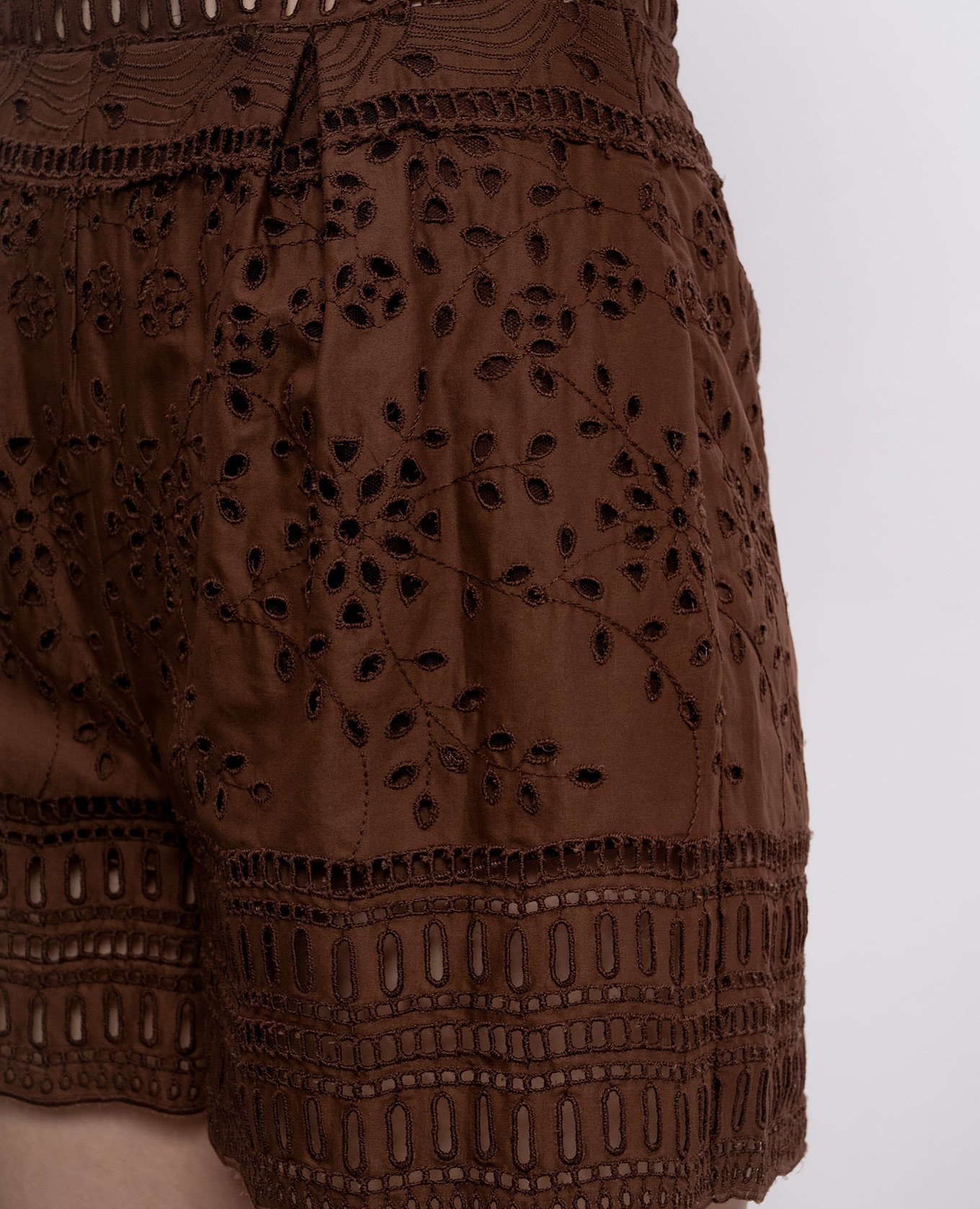 

Brown shorts with broderie embroidery Ermanno Scervino