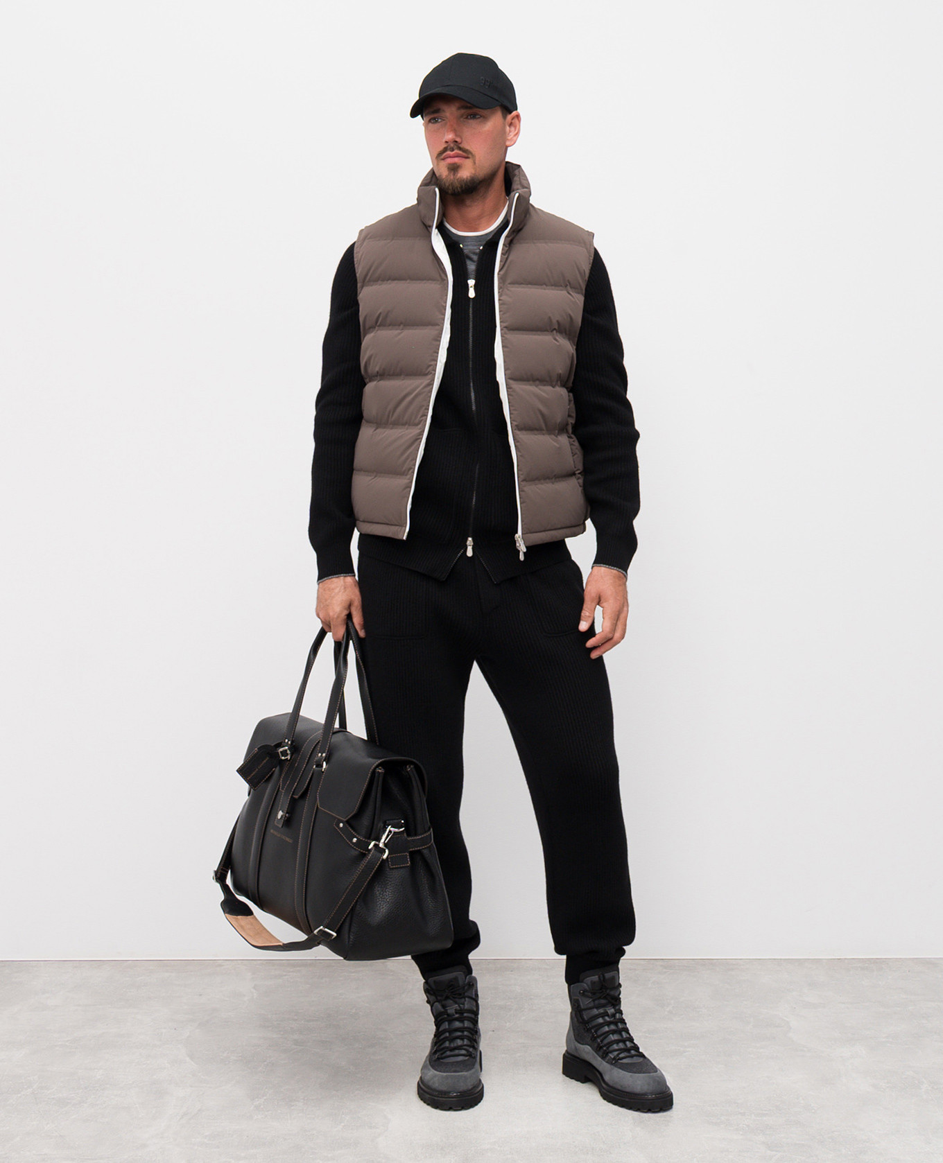 

Black cashmere sports jacket with logo emblem Brunello Cucinelli