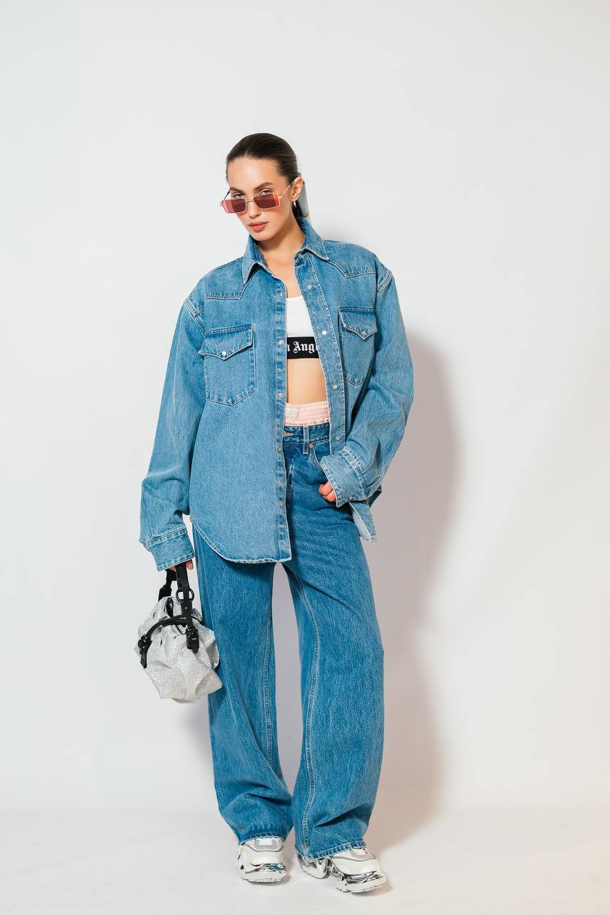 

Blue jeans with logo patch Vetements