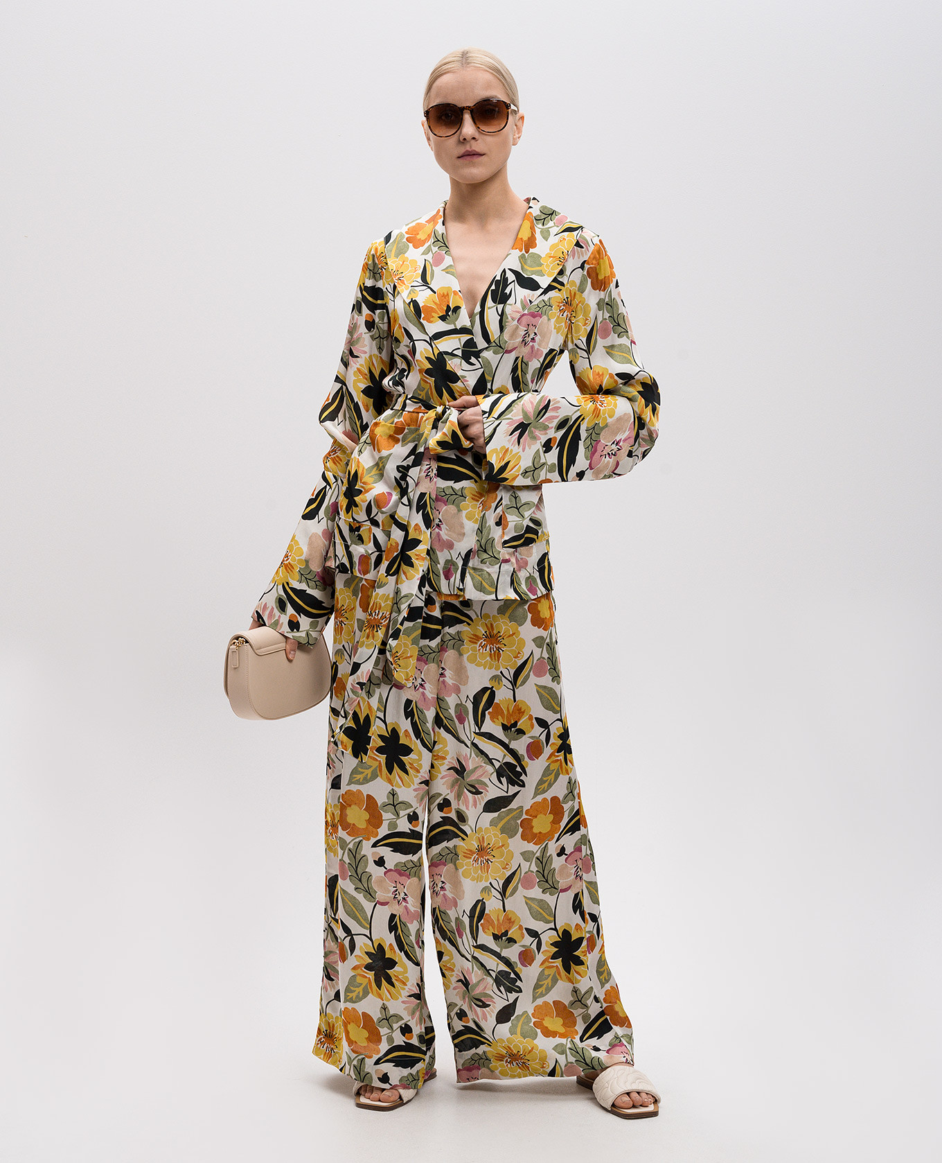 

Floral print pants byTimo, White