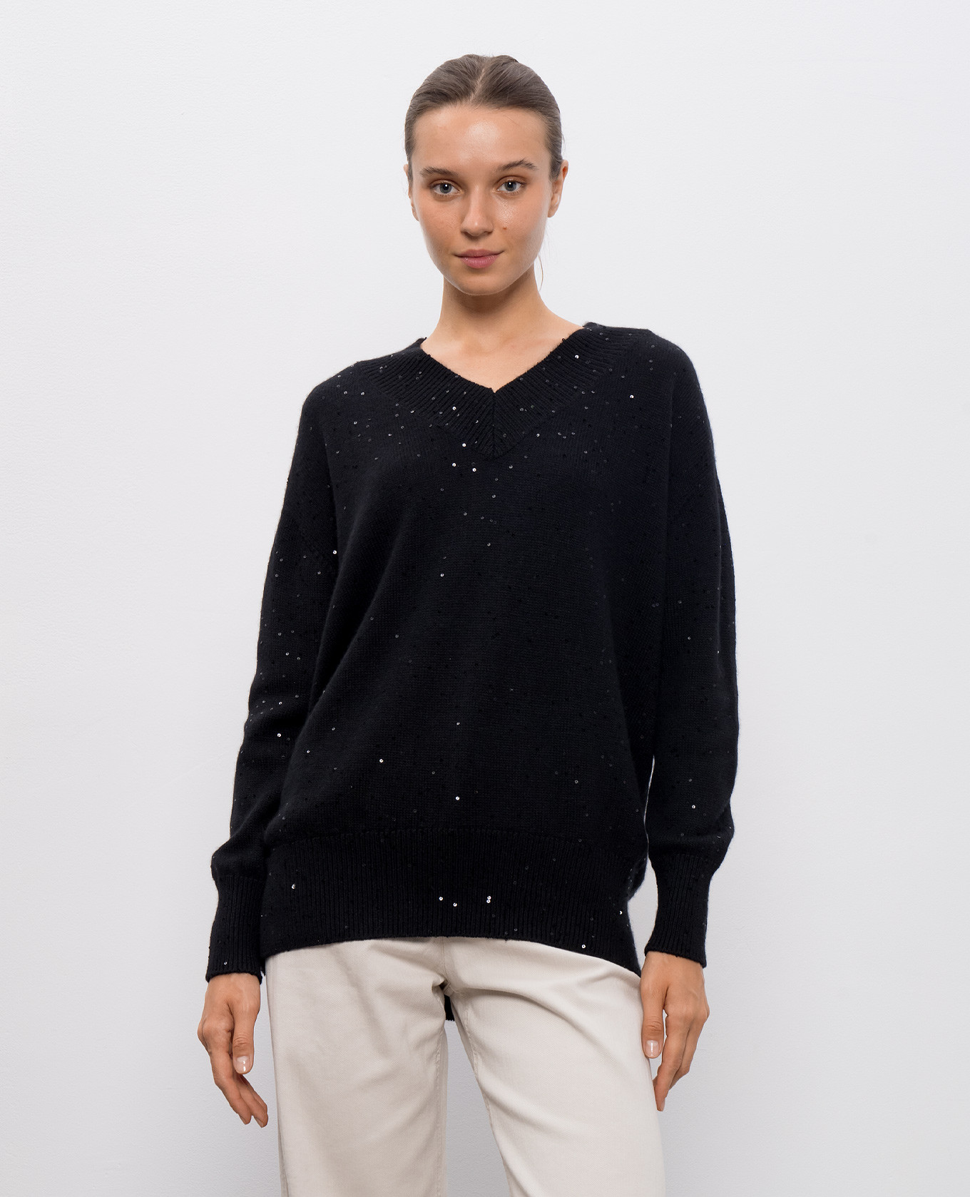 

Black cashmere and silk pullover with sequins Brunello Cucinelli