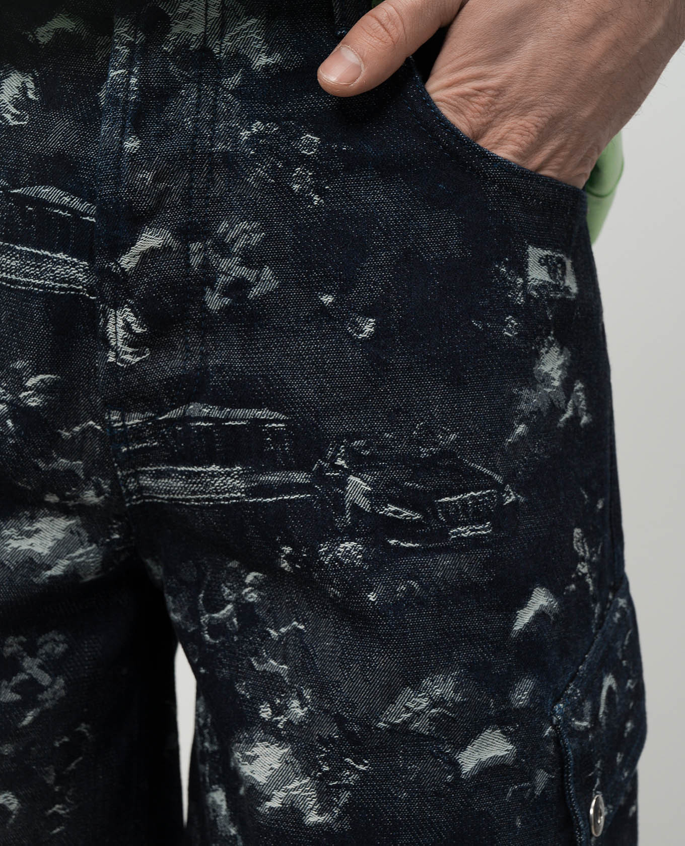 

Blue denim cargo shorts with fresco pattern Off-White