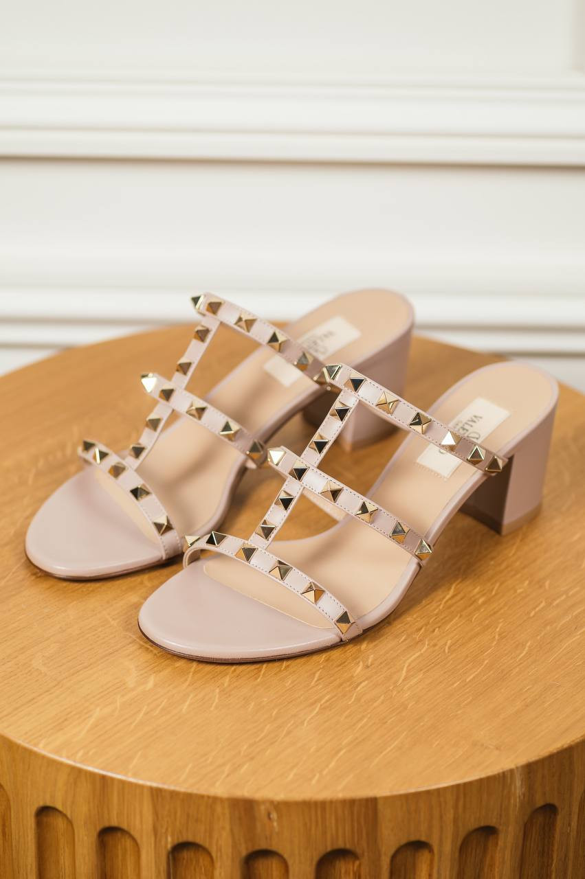 

ROCKSTUD beige leather mules Valentino
