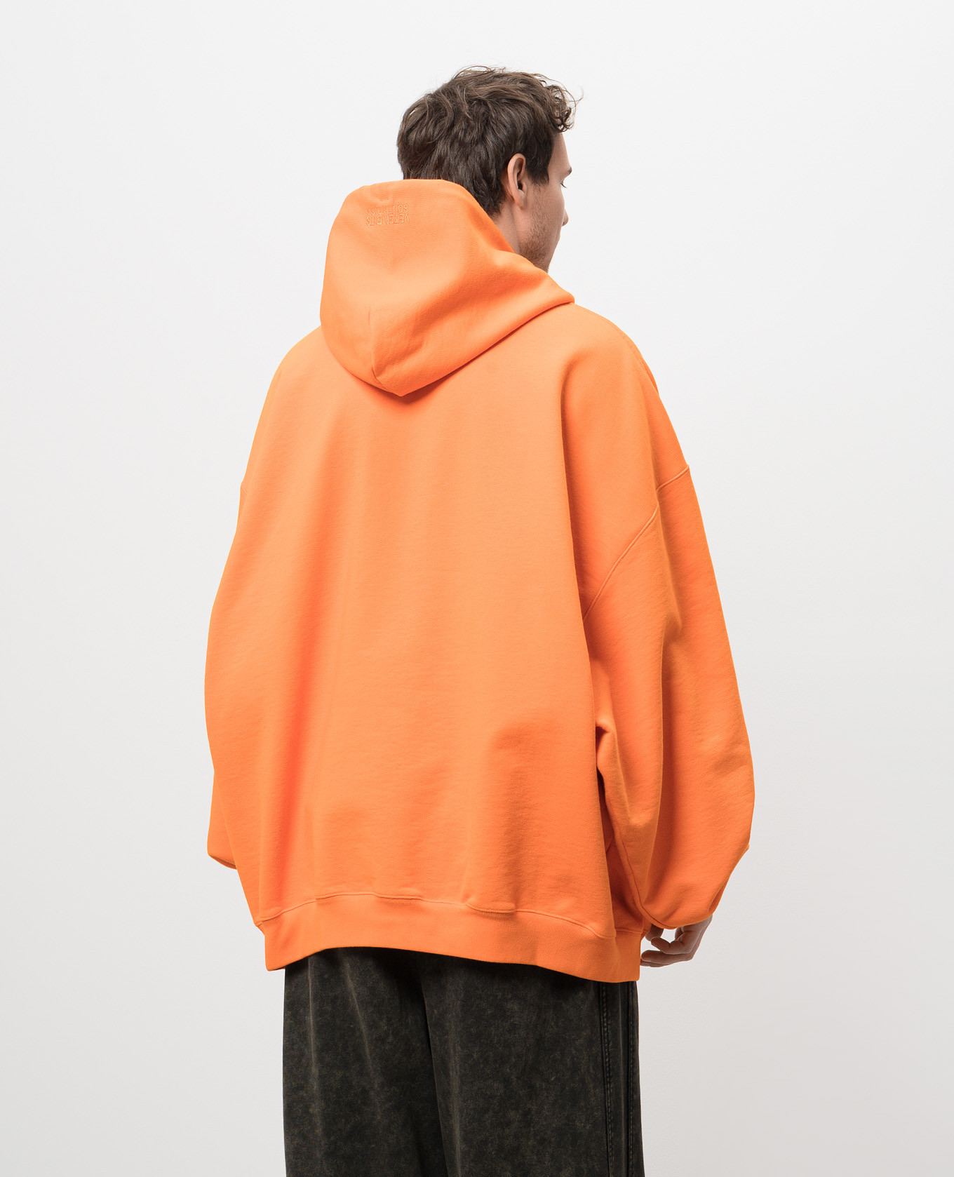 

Orange hoodie with Kenny print Vetements