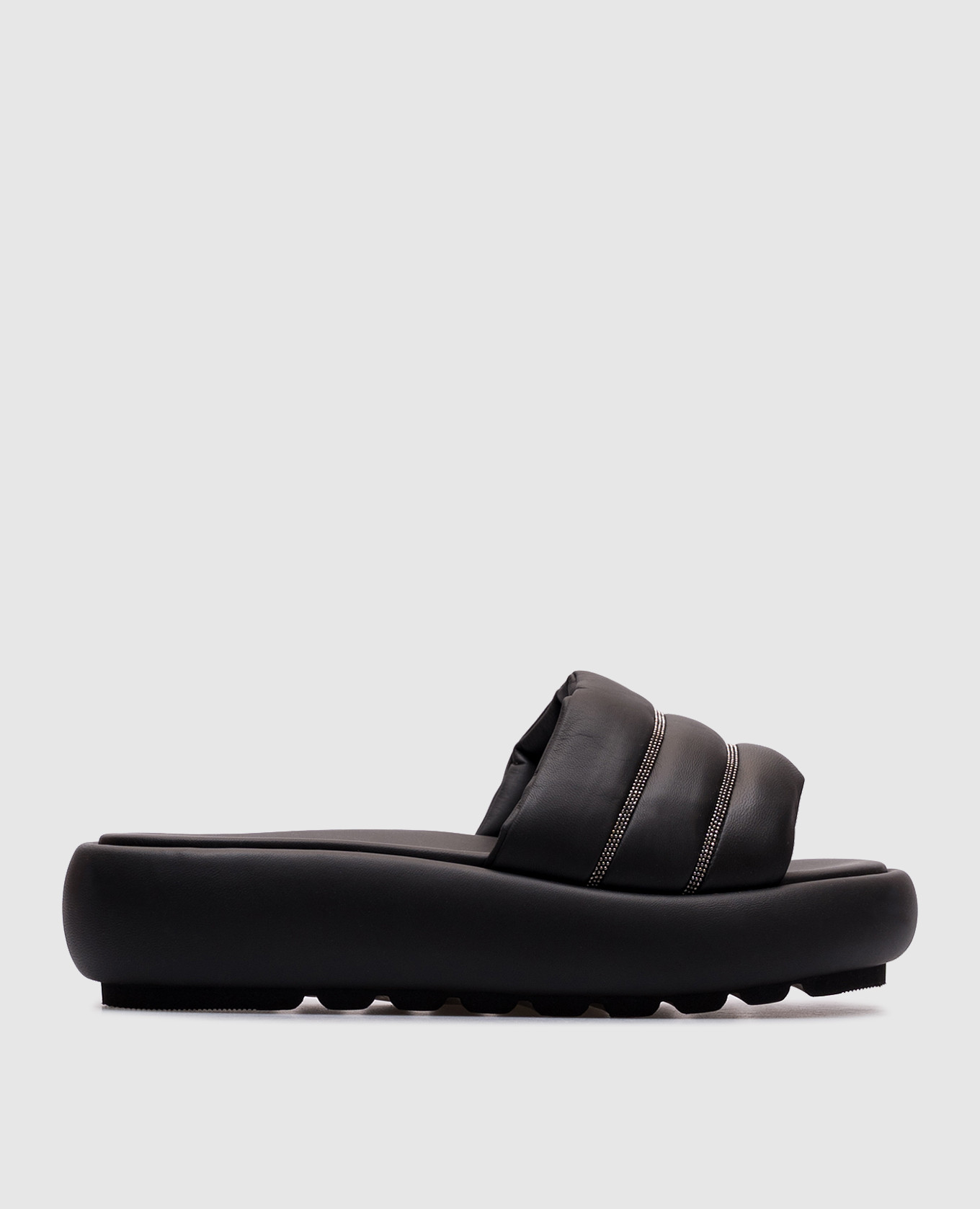 

Black flip-flops with a monil chain Peserico