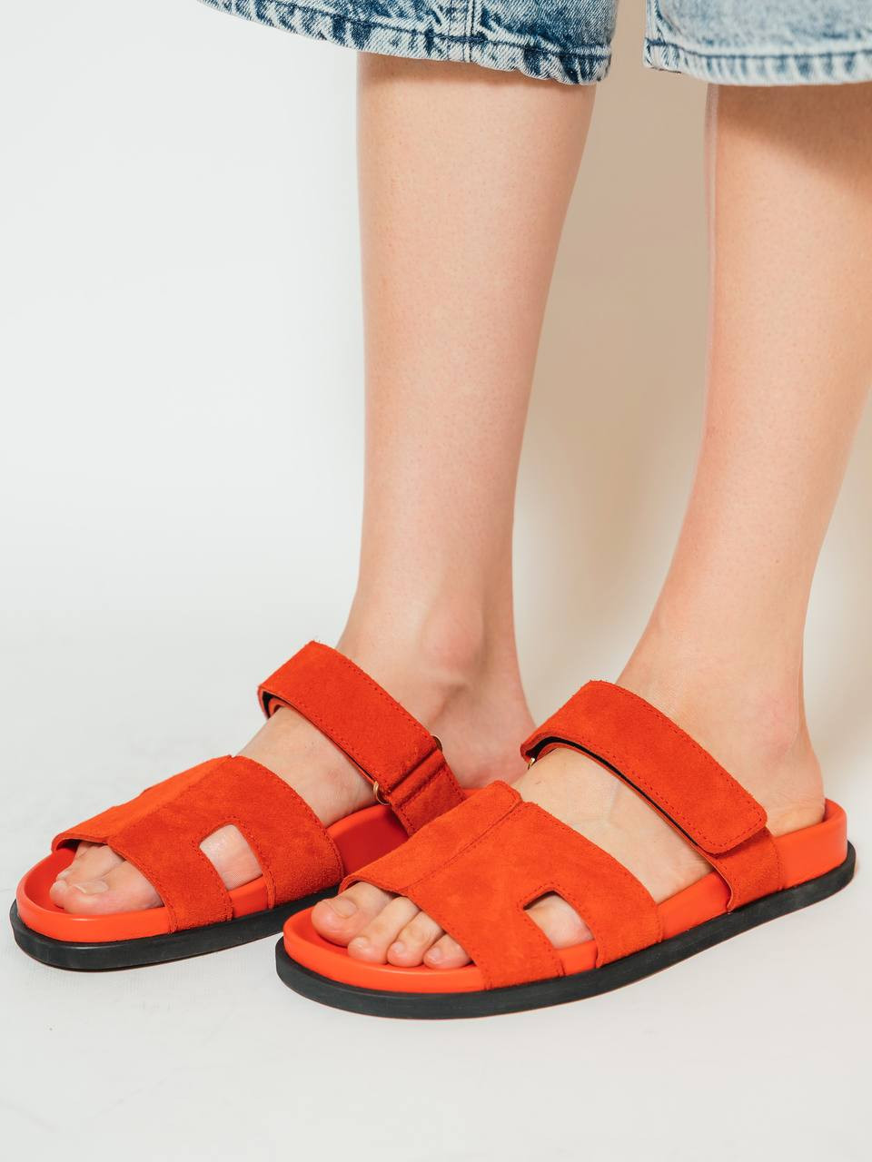 

Red suede flip-flops Babe Pay Pls
