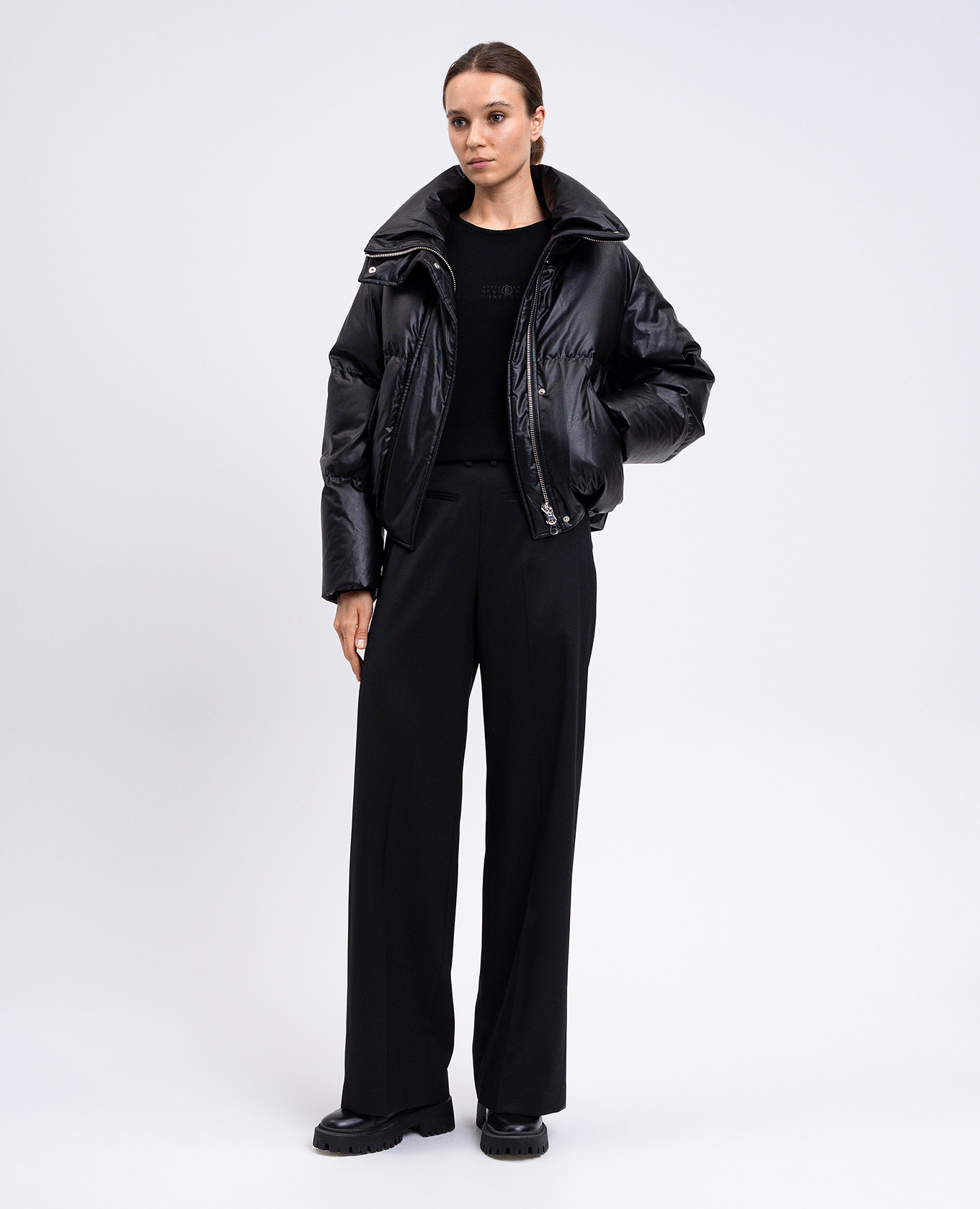 

Black cropped down jacket with embroidered emblem Maison Margiela MM6
