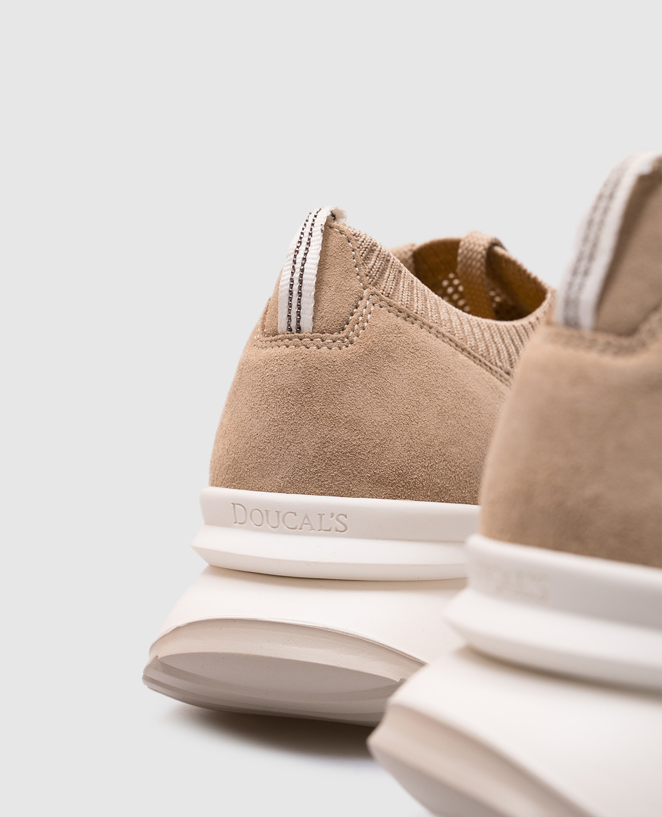 

Beige sneakers with logo Doucal's