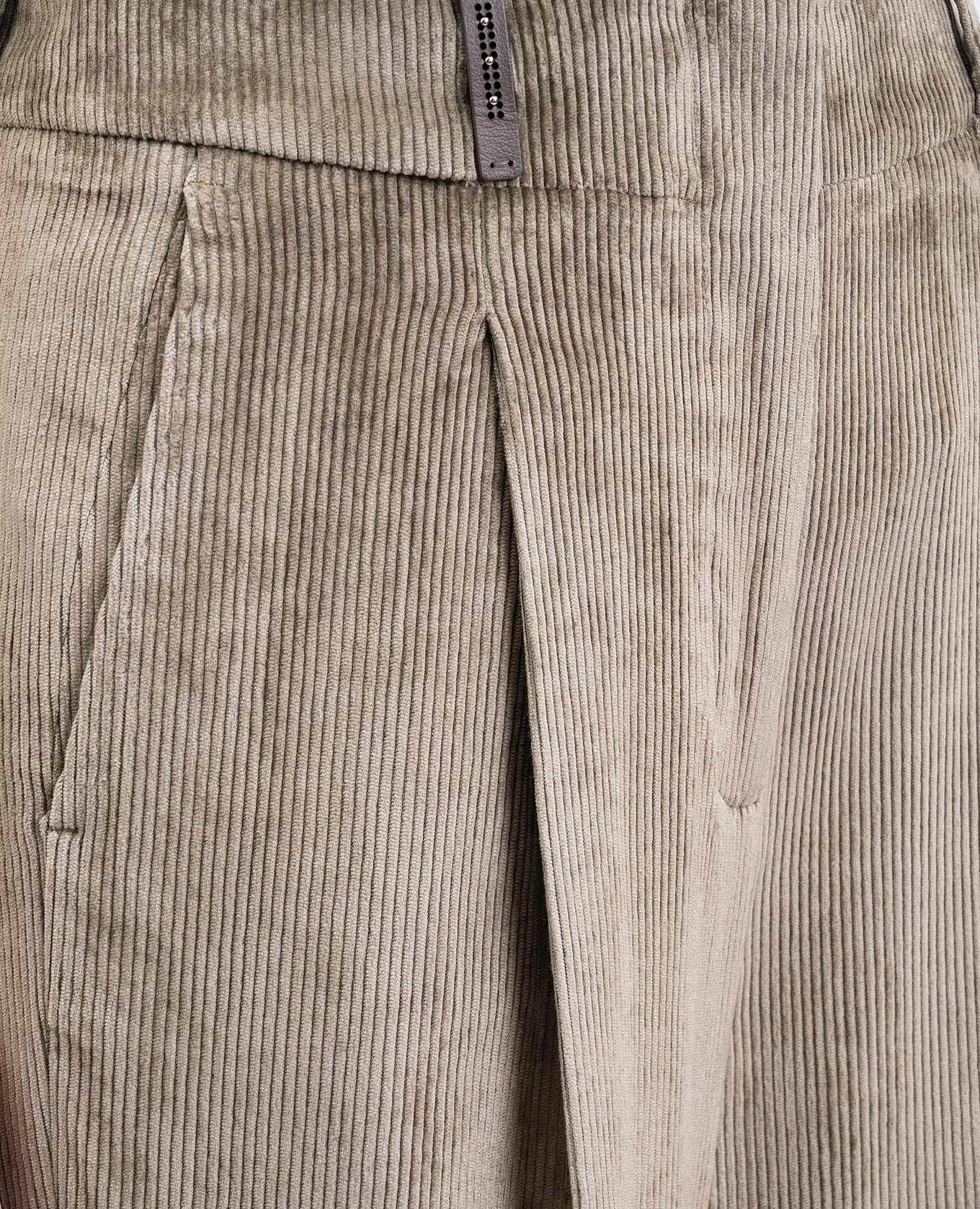 

Green corduroy pants with brand patch Peserico