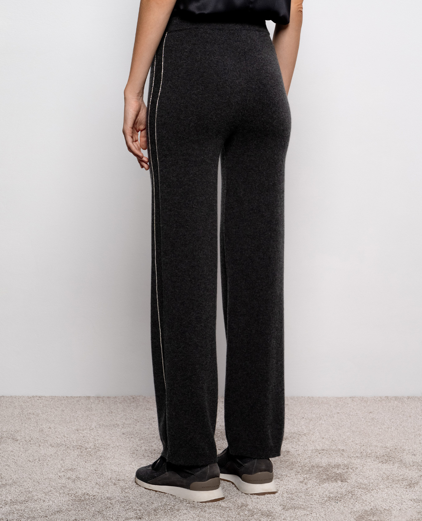 Grey wool, silk and cashmere sweatpants with monil chain Peserico 4