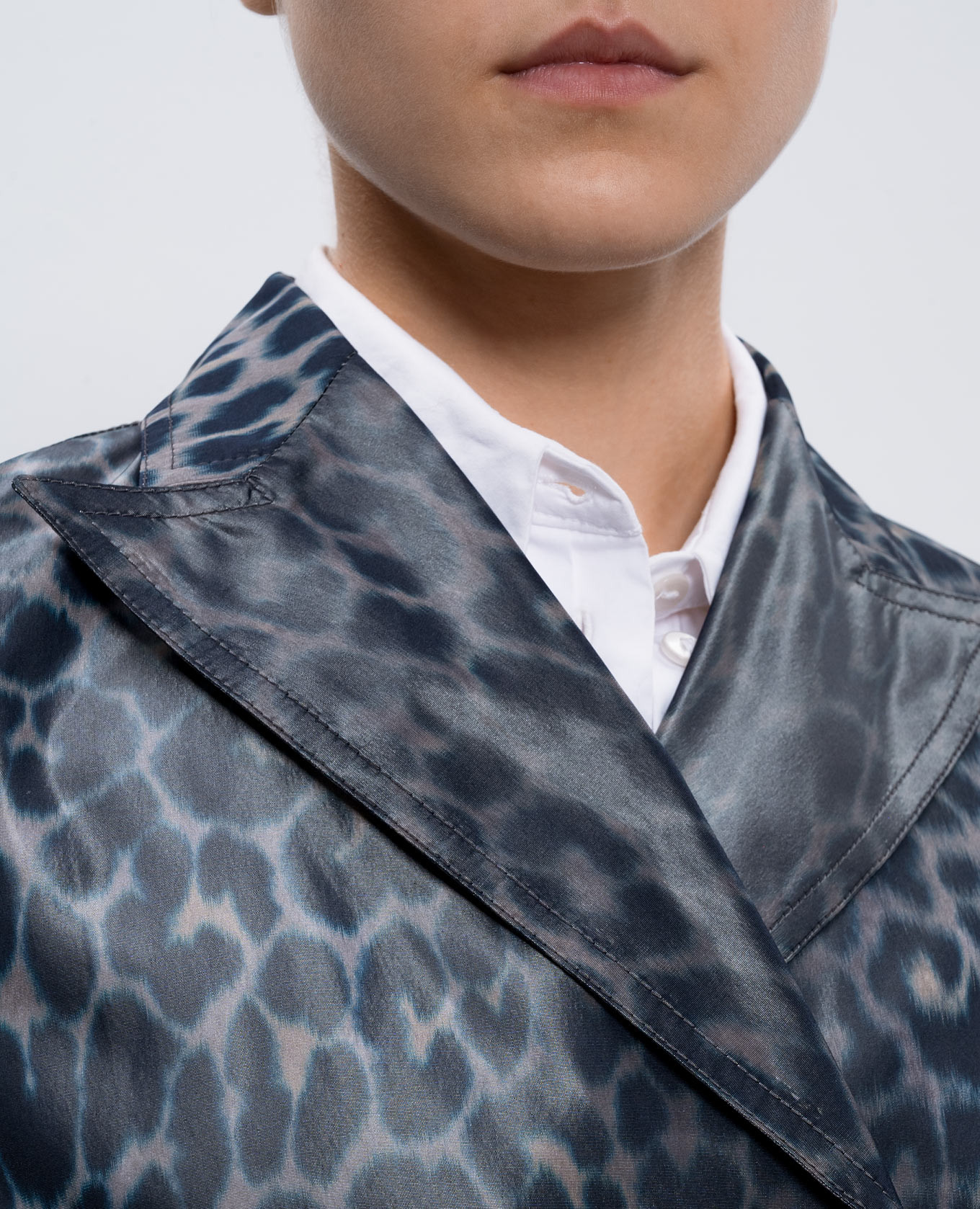 

Gray double-breasted silk windbreaker in animal print Christian Dior, Серый